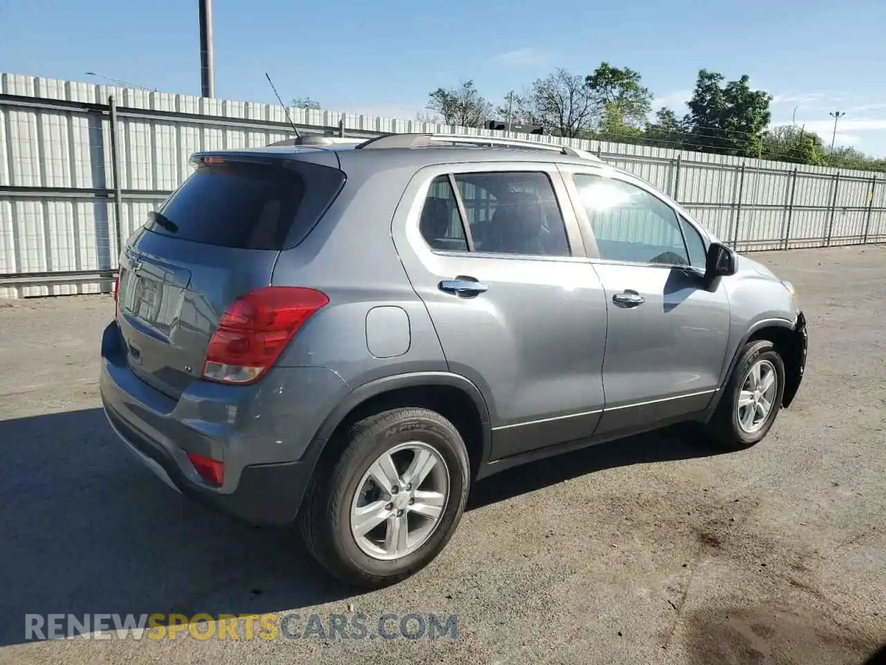 3 Photograph of a damaged car KL7CJPSB1KB942015 CHEVROLET TRAX 2019