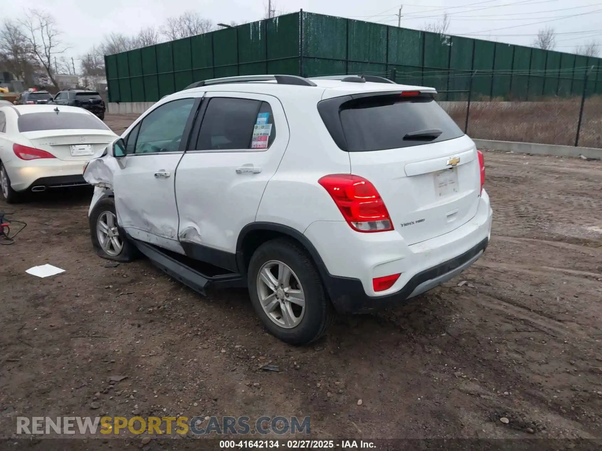 3 Photograph of a damaged car KL7CJPSB4KB940338 CHEVROLET TRAX 2019