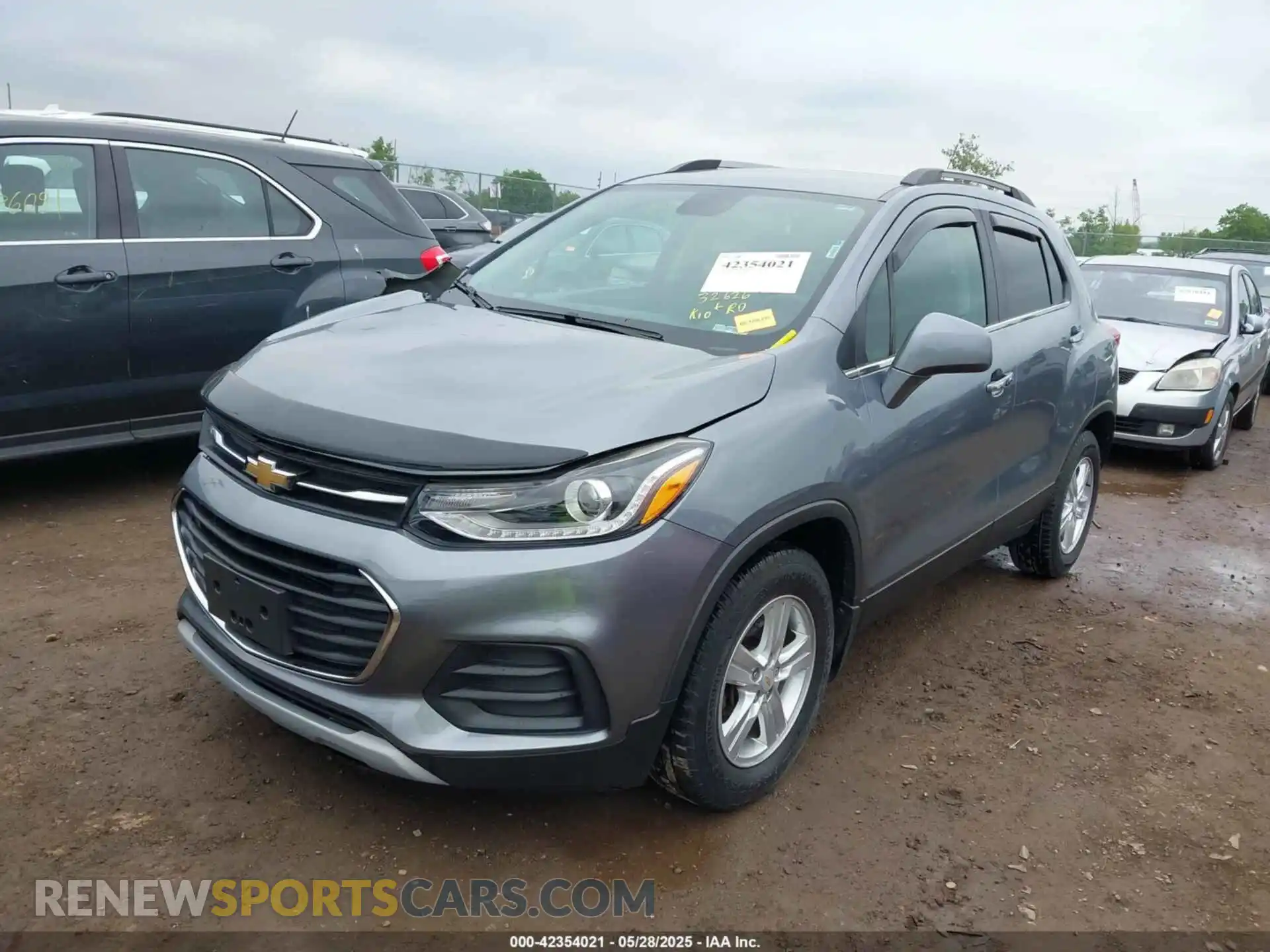 2 Photograph of a damaged car KL7CJPSB9KB901017 CHEVROLET TRAX 2019