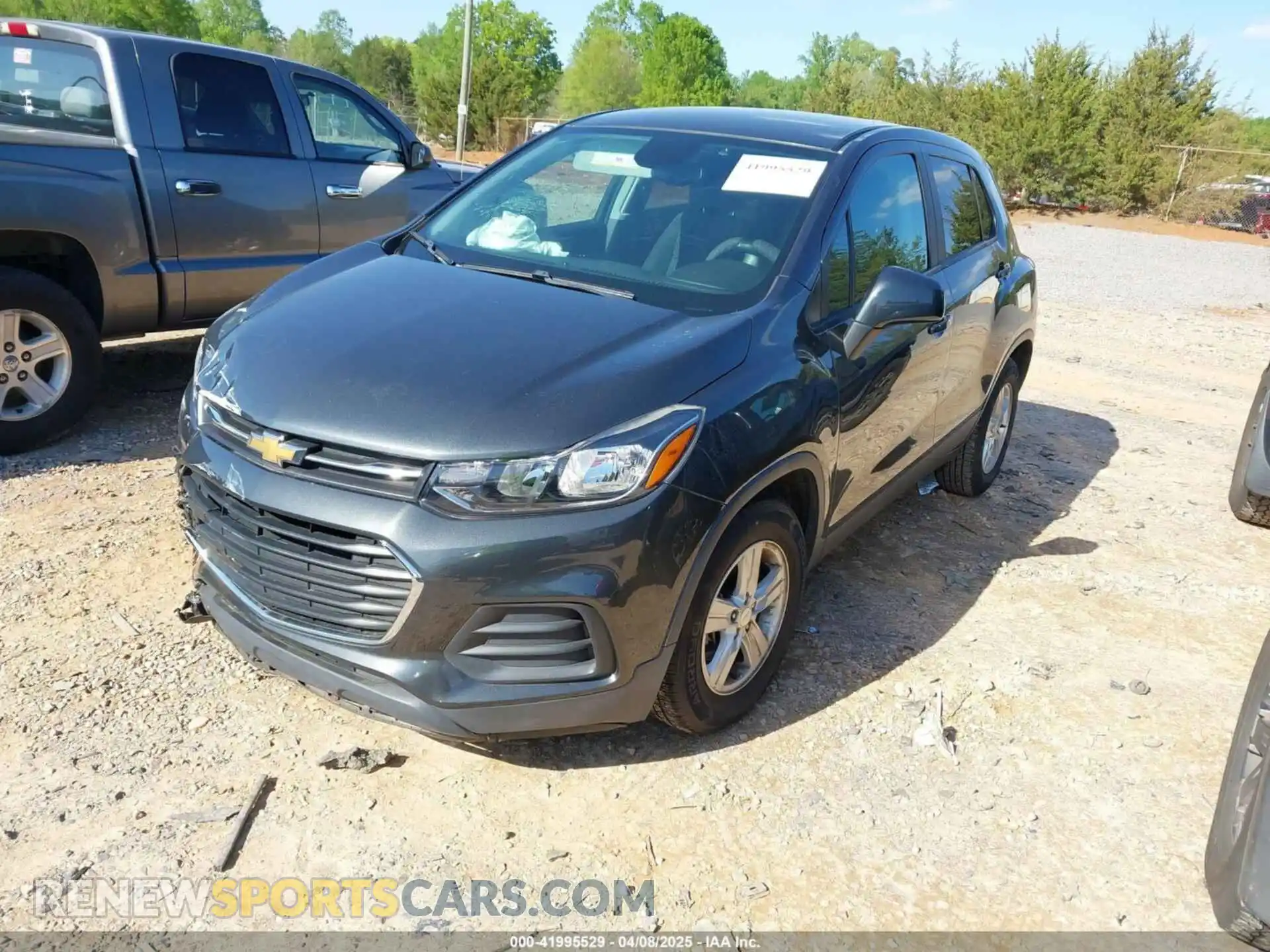 2 Photograph of a damaged car 3GNCJKSB4LL214637 CHEVROLET TRAX 2020