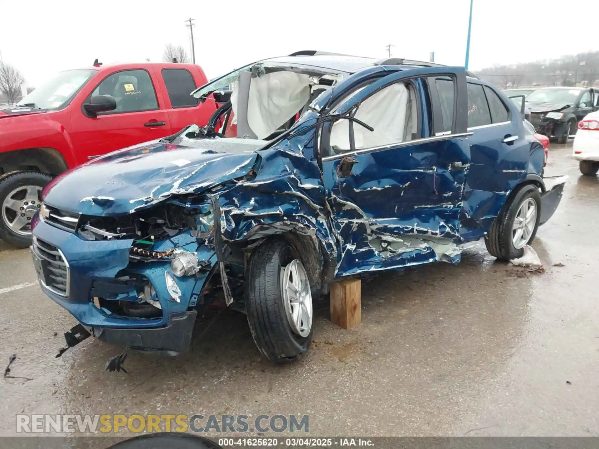 2 Photograph of a damaged car 3GNCJLSB4LL329096 CHEVROLET TRAX 2020