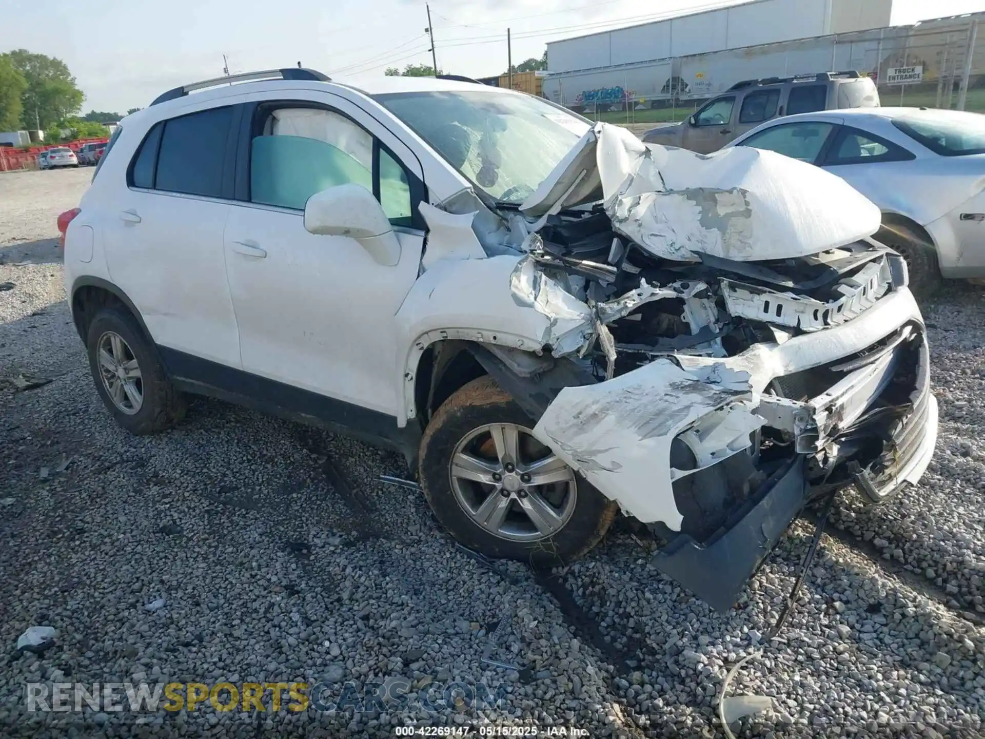 1 Photograph of a damaged car 3GNCJPSB2LL266586 CHEVROLET TRAX 2020