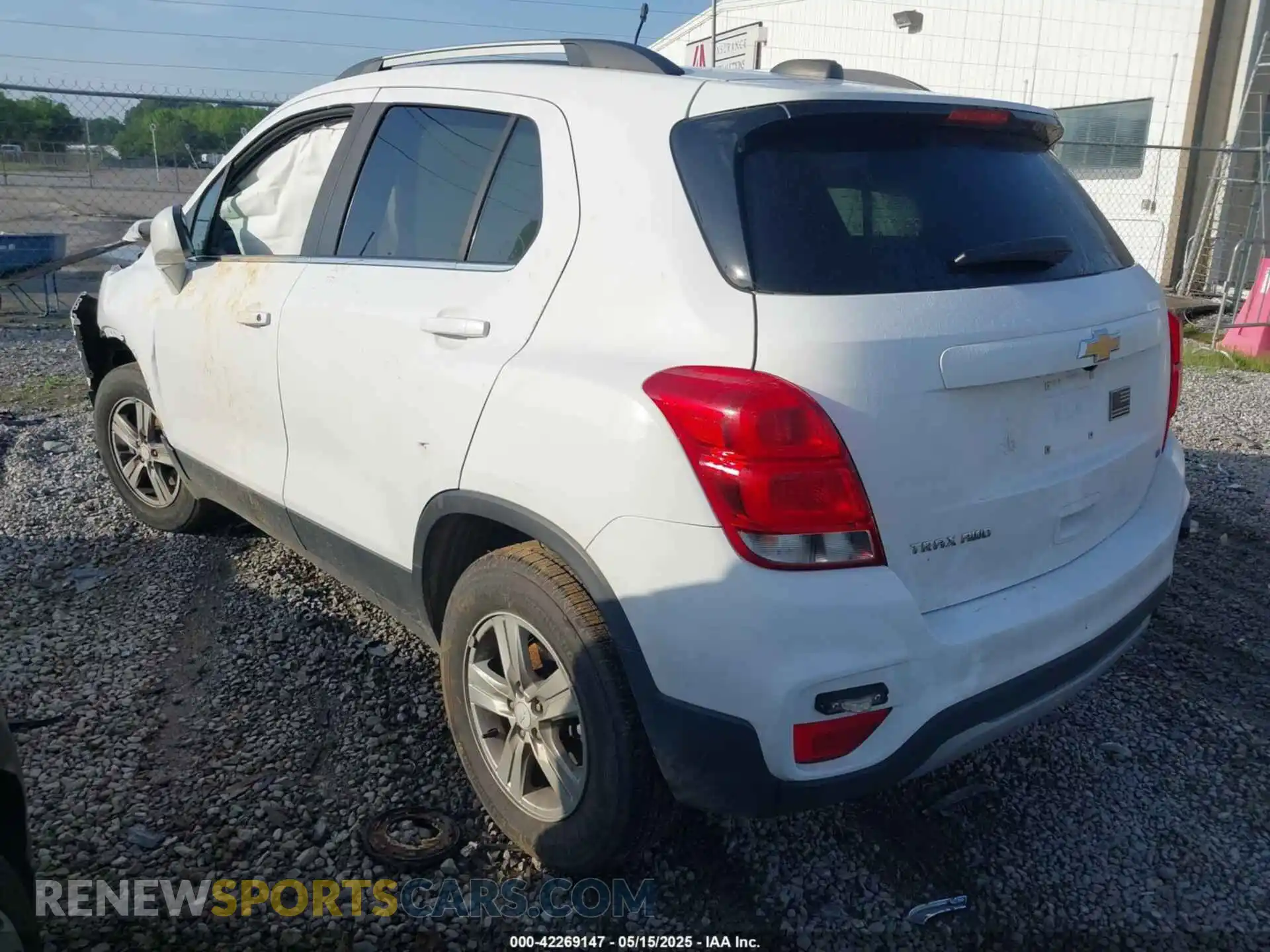 3 Photograph of a damaged car 3GNCJPSB2LL266586 CHEVROLET TRAX 2020