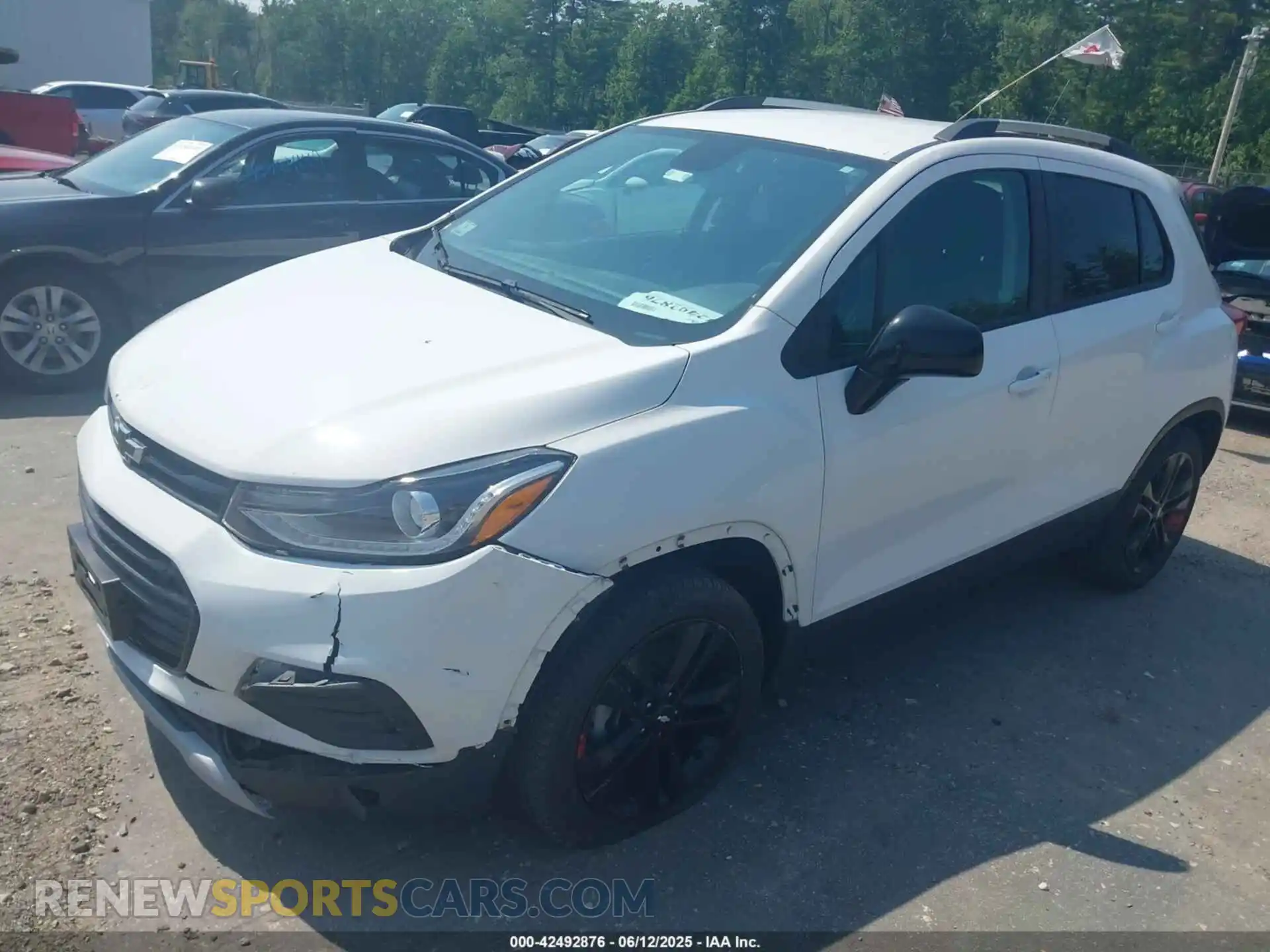 2 Photograph of a damaged car 3GNCJPSB3LL302317 CHEVROLET TRAX 2020