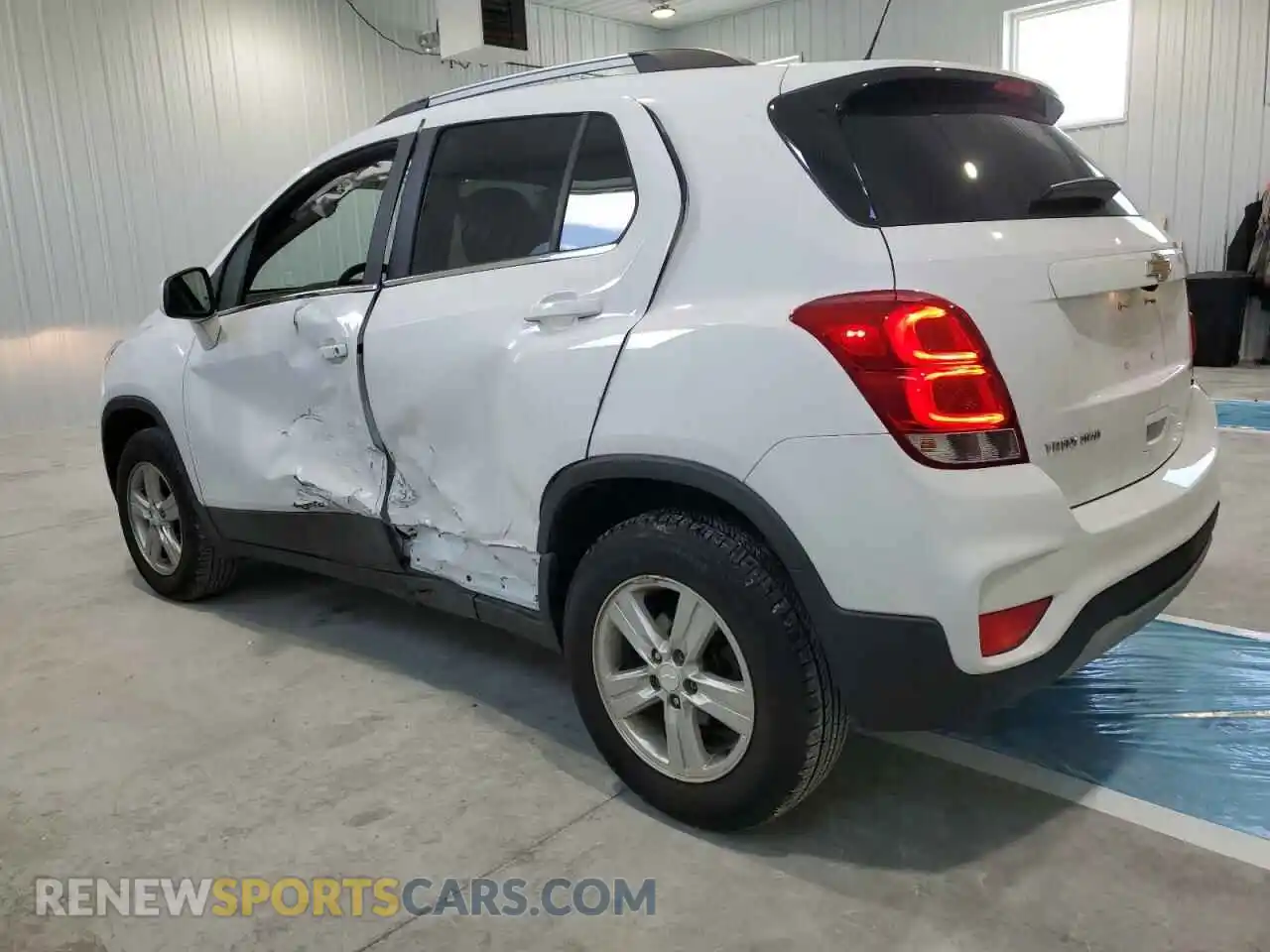 2 Photograph of a damaged car 3GNCJPSB7LL335336 CHEVROLET TRAX 2020