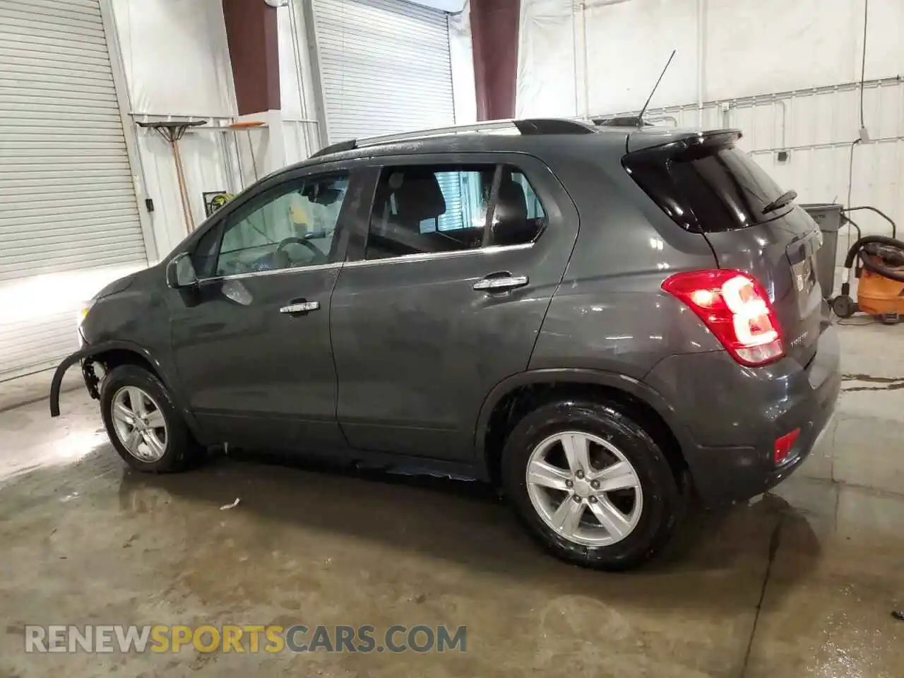 2 Photograph of a damaged car 3GNCJPSB8LL123111 CHEVROLET TRAX 2020