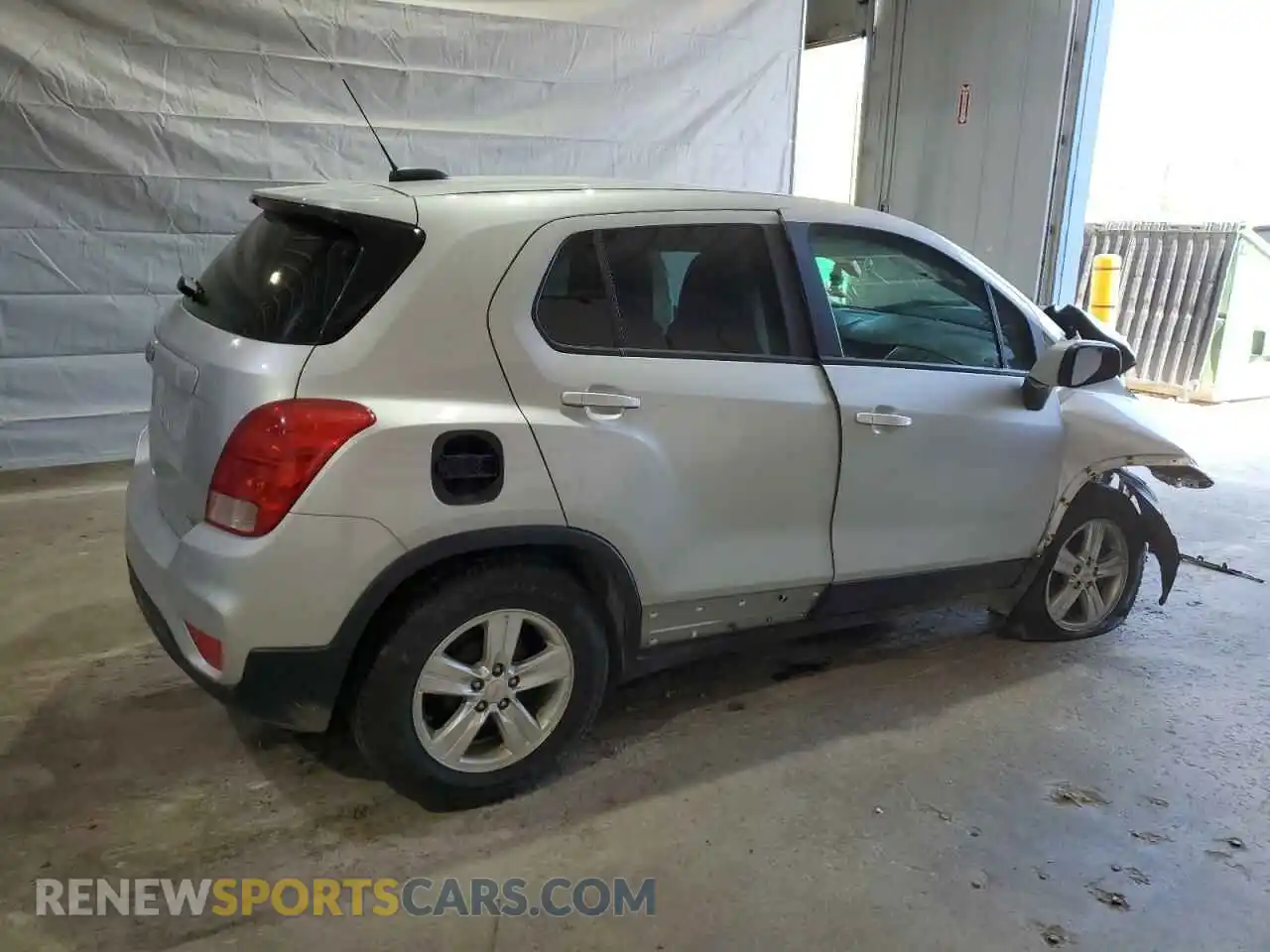 3 Photograph of a damaged car KL7CJKSB6LB317632 CHEVROLET TRAX 2020