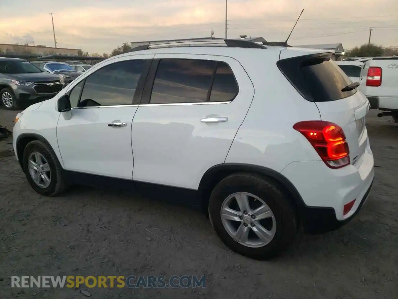 2 Photograph of a damaged car KL7CJLSB0LB064359 CHEVROLET TRAX 2020