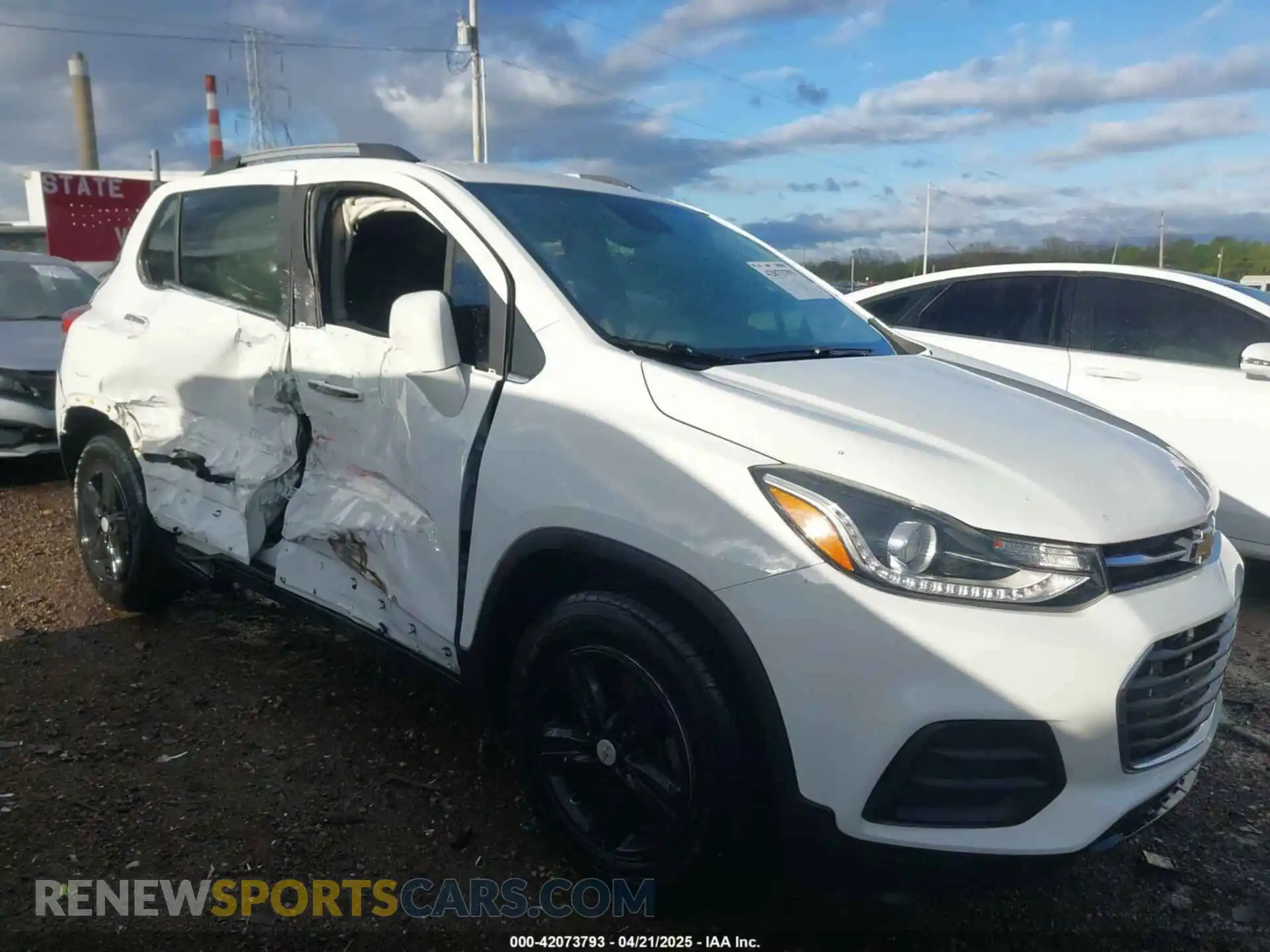1 Photograph of a damaged car KL7CJLSB0LB083963 CHEVROLET TRAX 2020