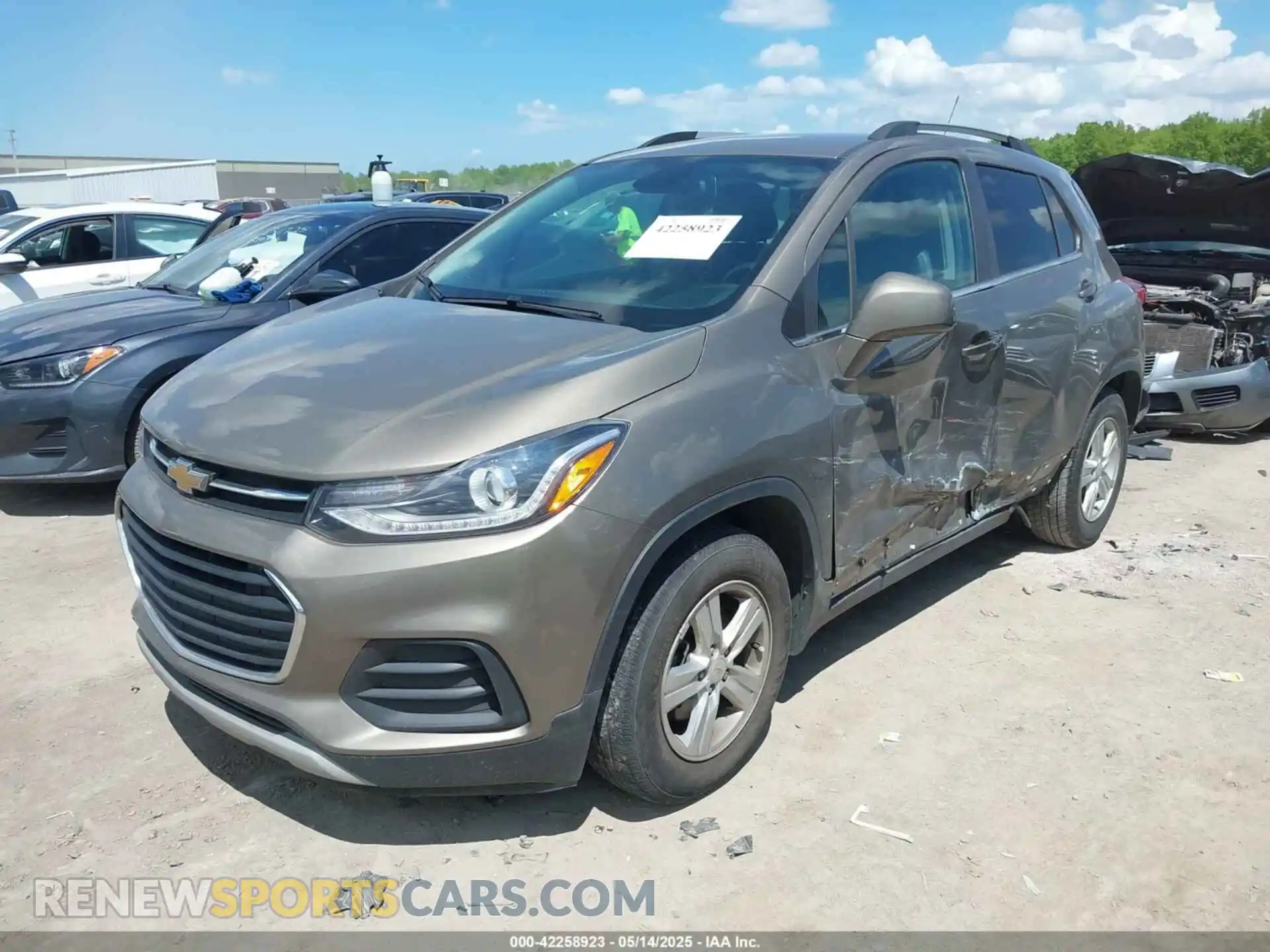 2 Photograph of a damaged car KL7CJLSB1LB336157 CHEVROLET TRAX 2020