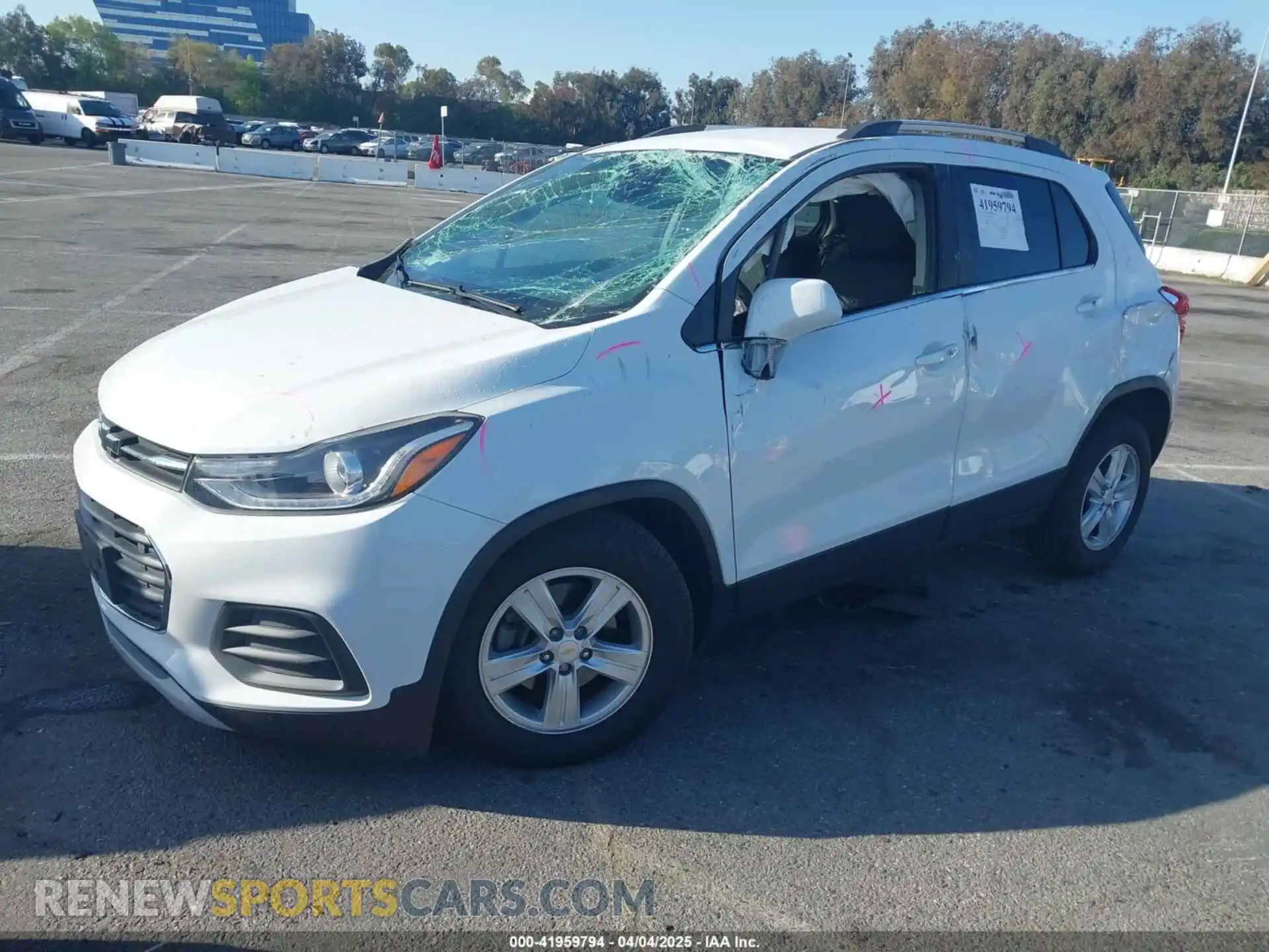 2 Фотография поврежденного автомобиля KL7CJLSB6LB325915 CHEVROLET TRAX 2020