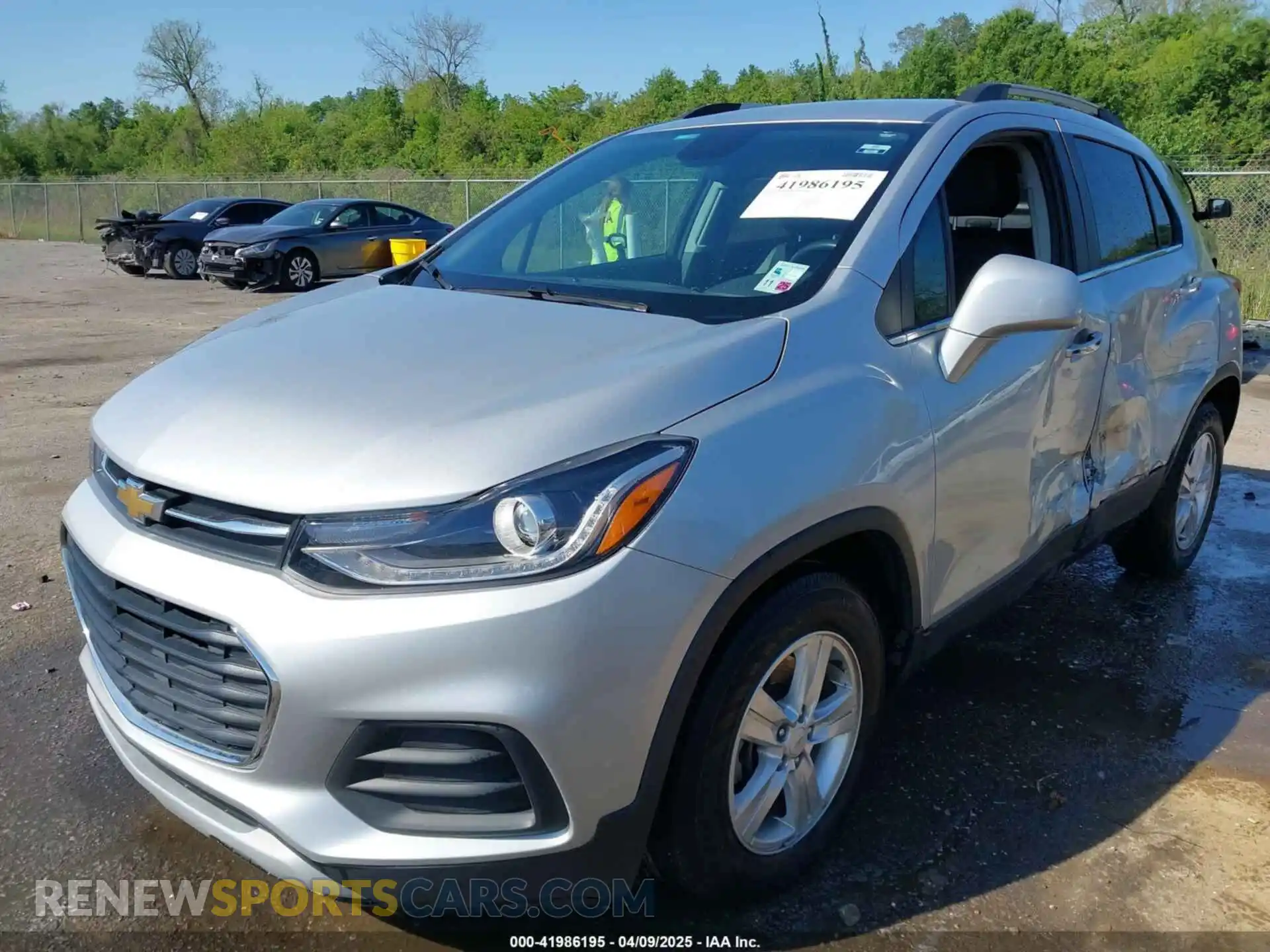 2 Photograph of a damaged car KL7CJLSBXLB039596 CHEVROLET TRAX 2020