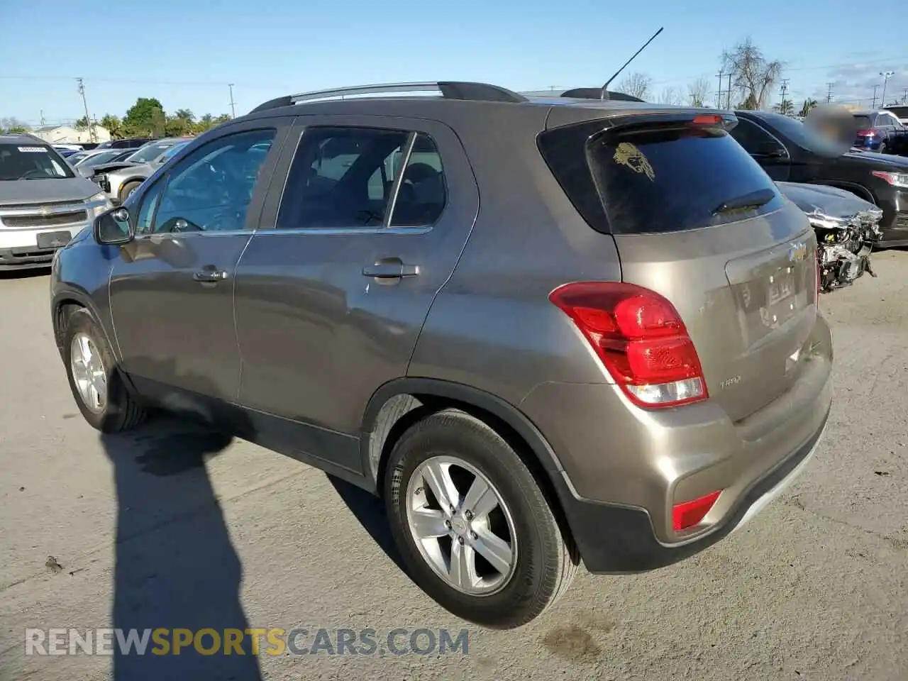 2 Photograph of a damaged car KL7CJLSBXLB338943 CHEVROLET TRAX 2020