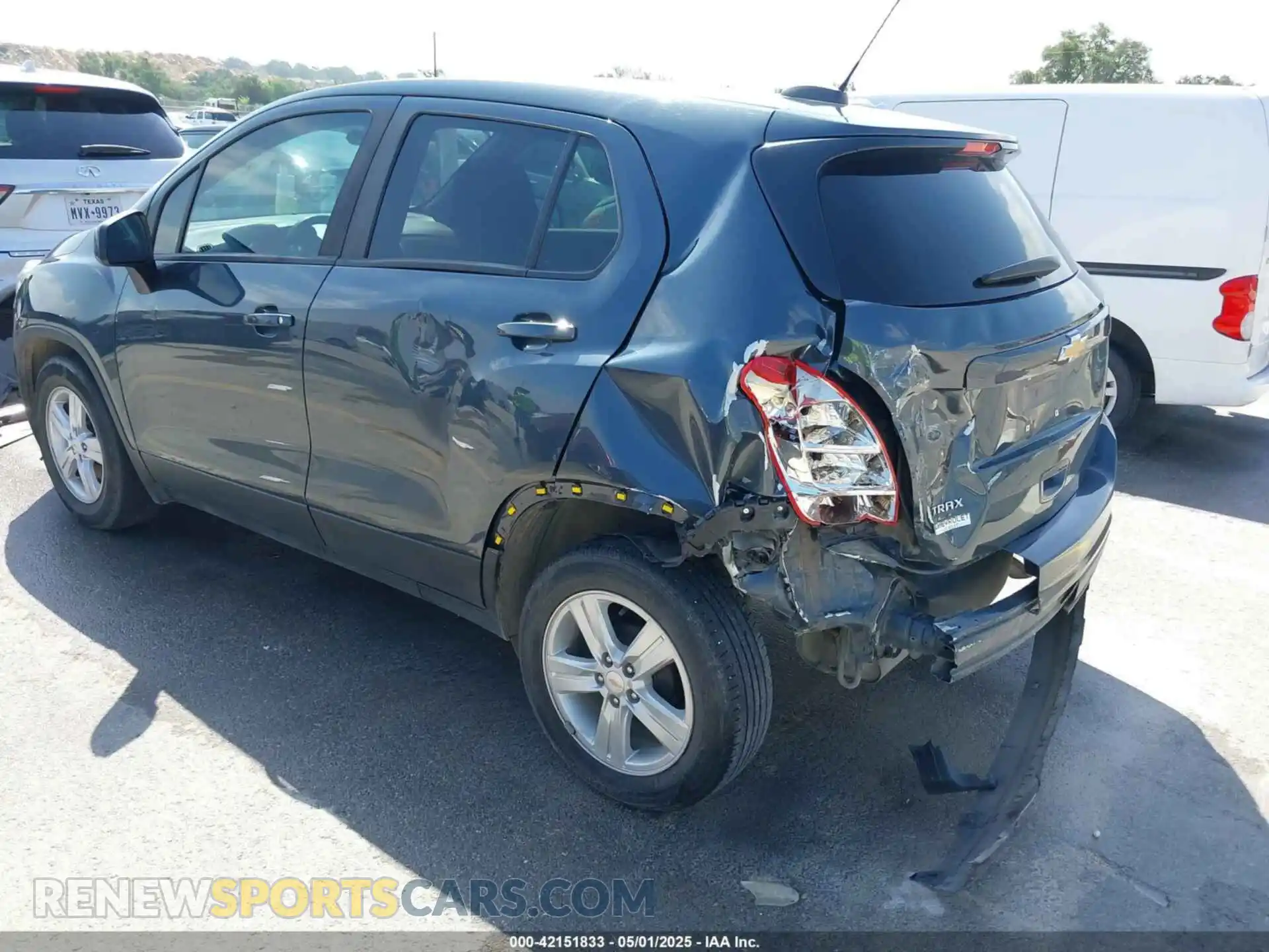 3 Photograph of a damaged car KL7CJKSB2MB303809 CHEVROLET TRAX 2021