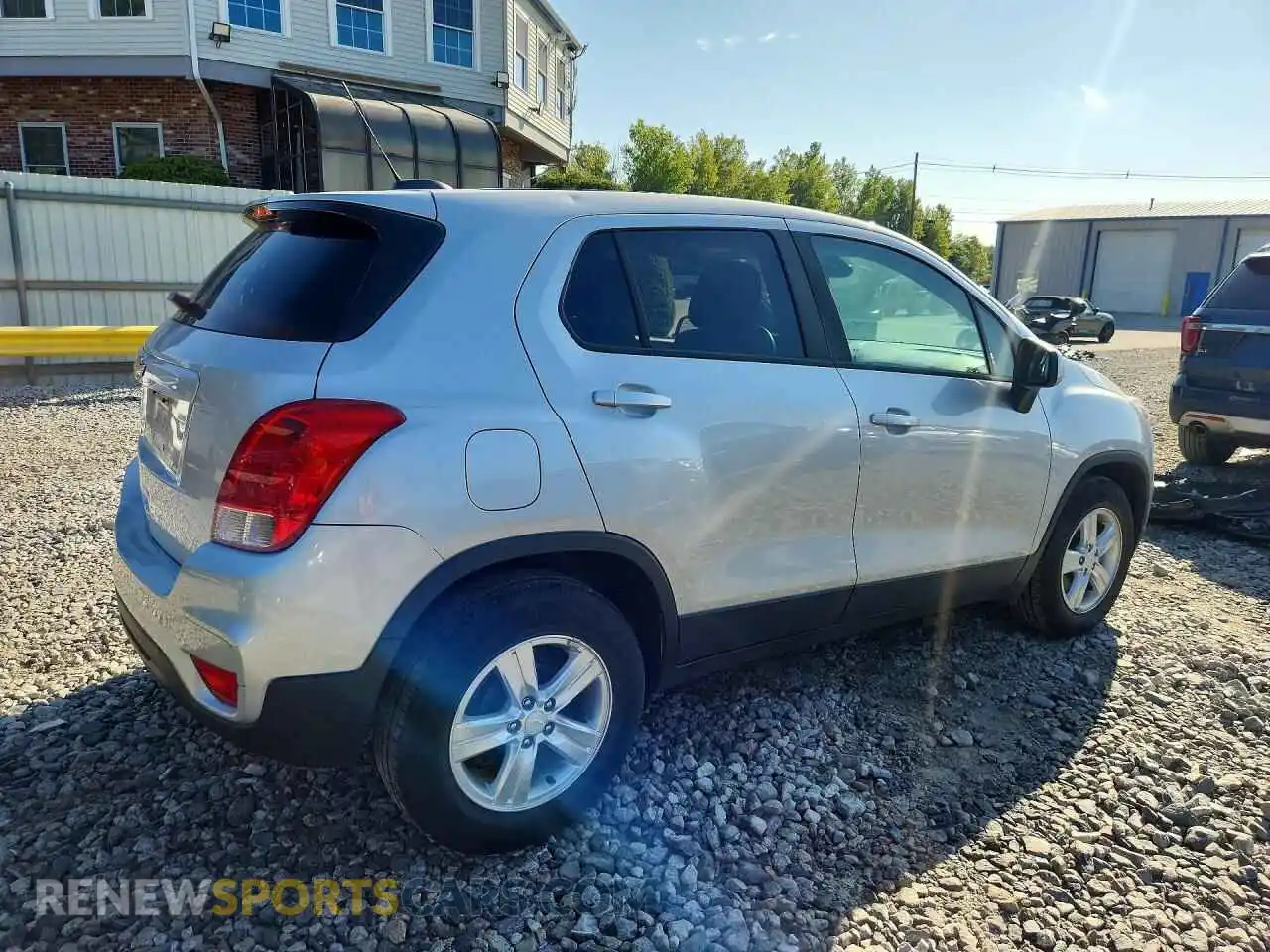 3 Фотография поврежденного автомобиля KL7CJKSB3MB302717 CHEVROLET TRAX 2021