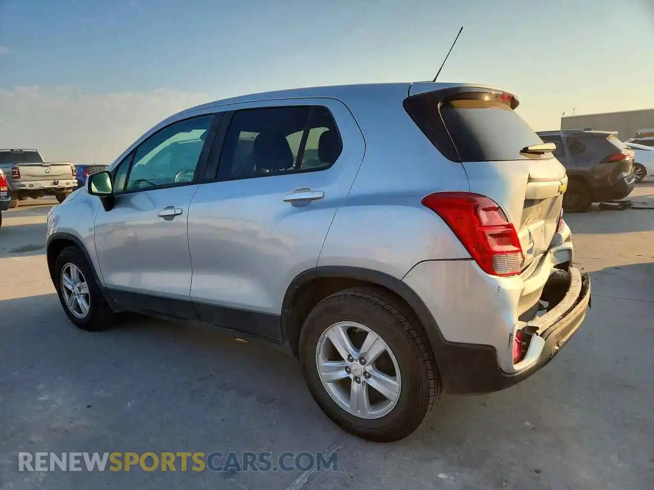 2 Photograph of a damaged car KL7CJKSB4MB306758 CHEVROLET TRAX 2021