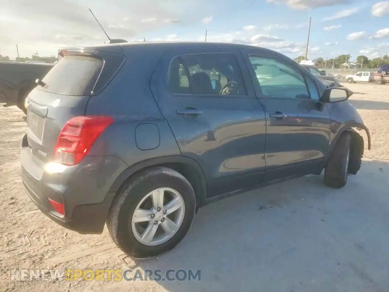 3 Photograph of a damaged car KL7CJKSB8MB337852 CHEVROLET TRAX 2021