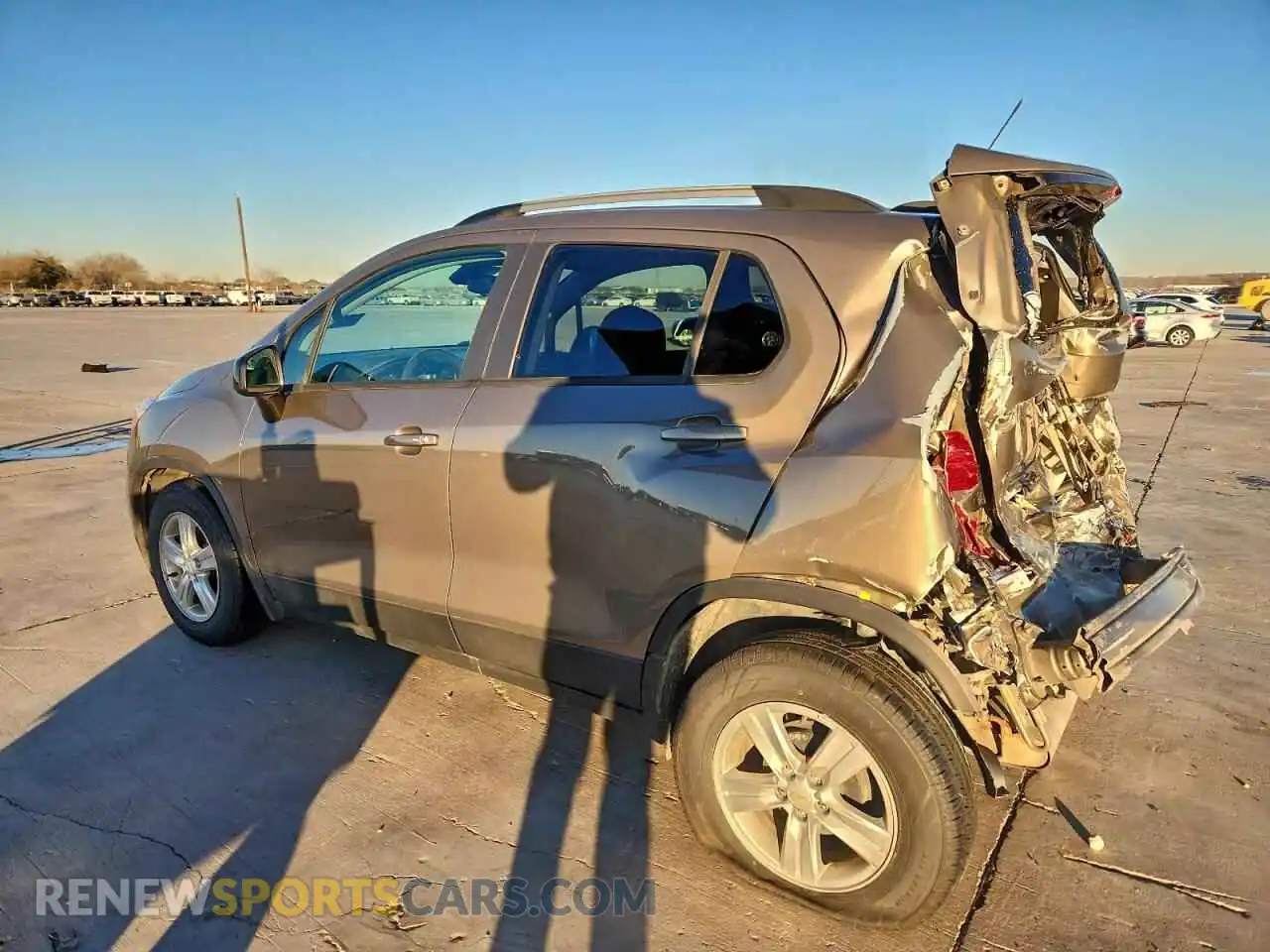 2 Photograph of a damaged car KL7CJLSB6MB317752 CHEVROLET TRAX 2021