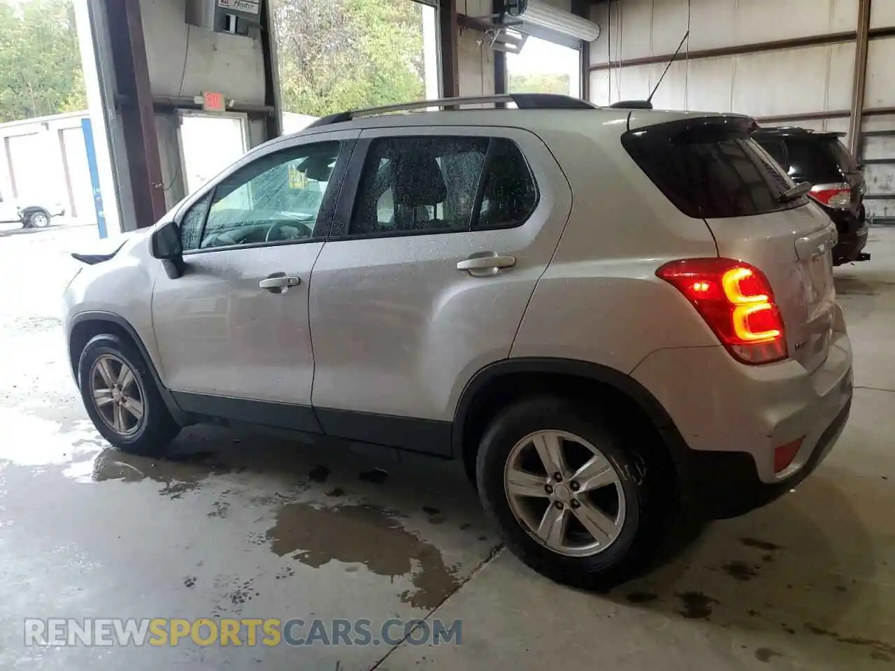 2 Photograph of a damaged car KL7CJLSB7MB339856 CHEVROLET TRAX 2021