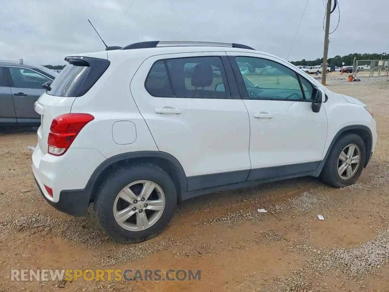 3 Фотография поврежденного автомобиля KL7CJLSB8MB328025 CHEVROLET TRAX 2021