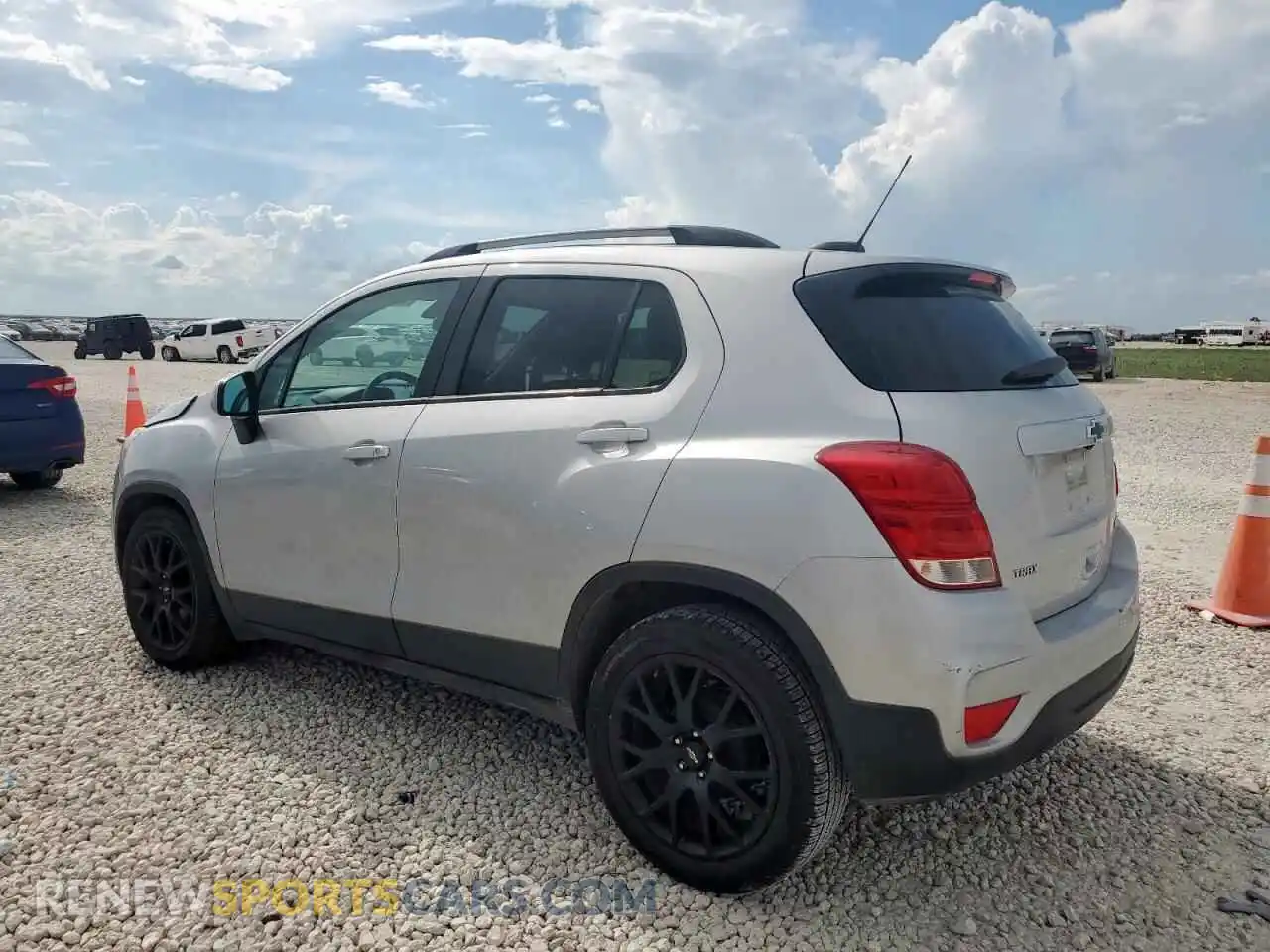 2 Photograph of a damaged car KL7CJLSM4MB365784 CHEVROLET TRAX 2021
