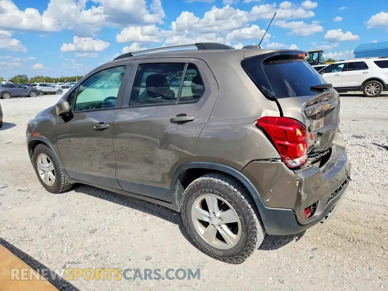 2 Photograph of a damaged car KL7CJLSM4MB370869 CHEVROLET TRAX 2021