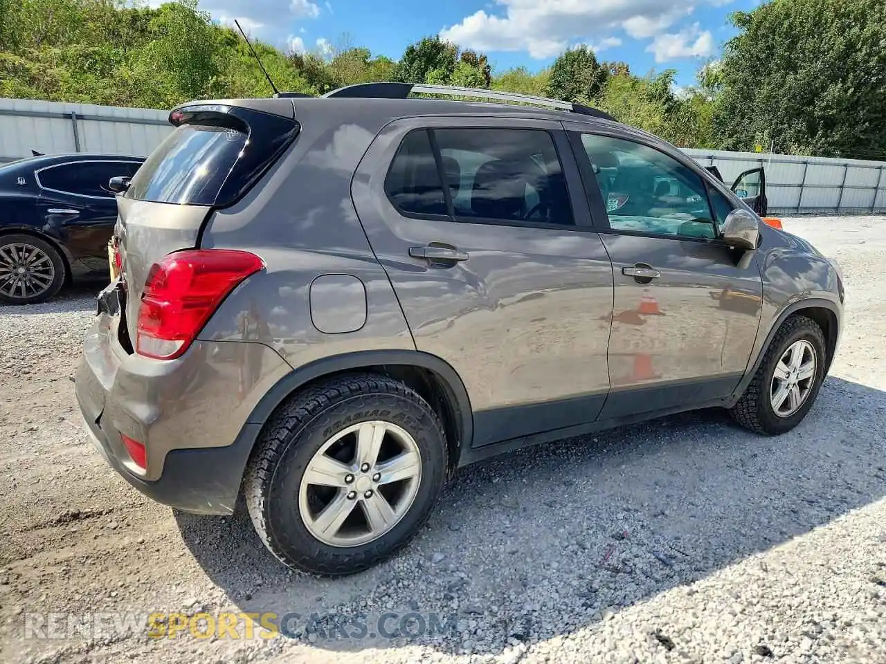 3 Photograph of a damaged car KL7CJLSM4MB370869 CHEVROLET TRAX 2021
