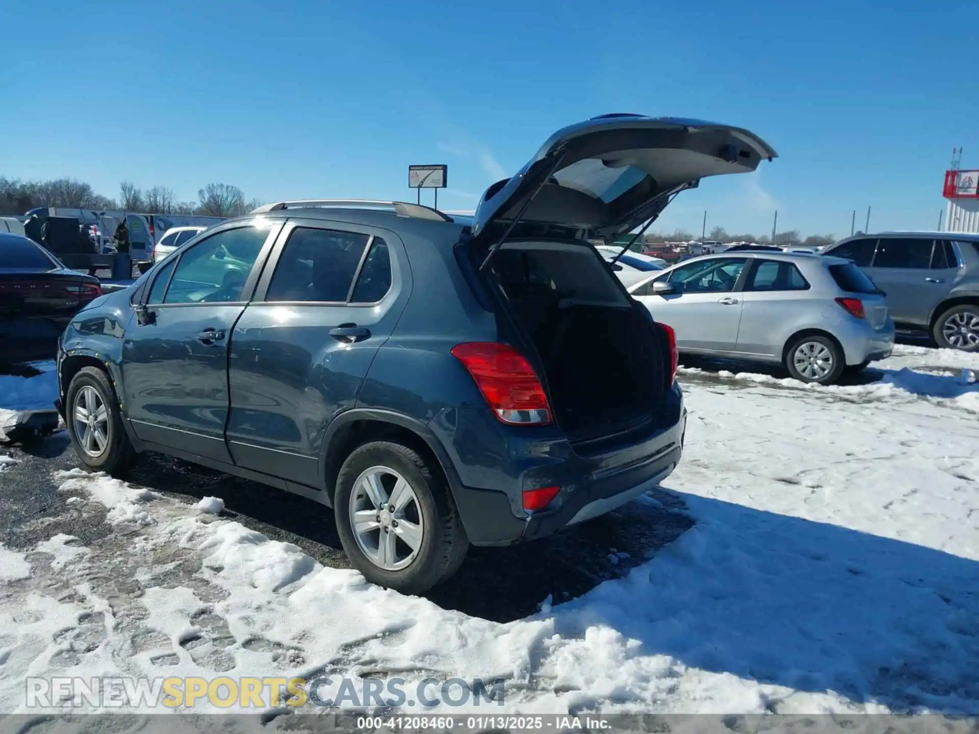 3 Photograph of a damaged car KL7CJLSM4MB374517 CHEVROLET TRAX 2021