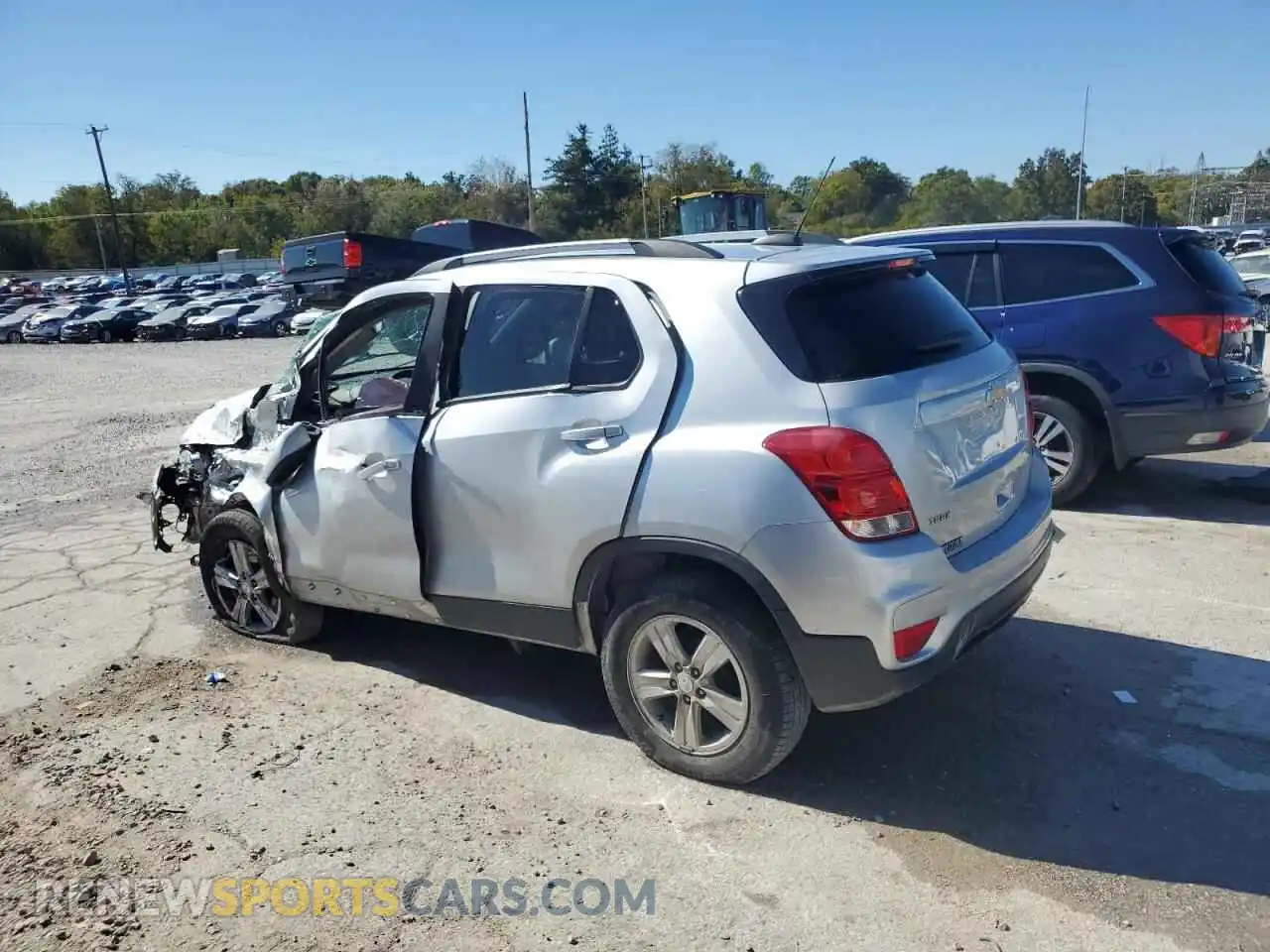2 Фотография поврежденного автомобиля KL7CJLSM5MB368287 CHEVROLET TRAX 2021