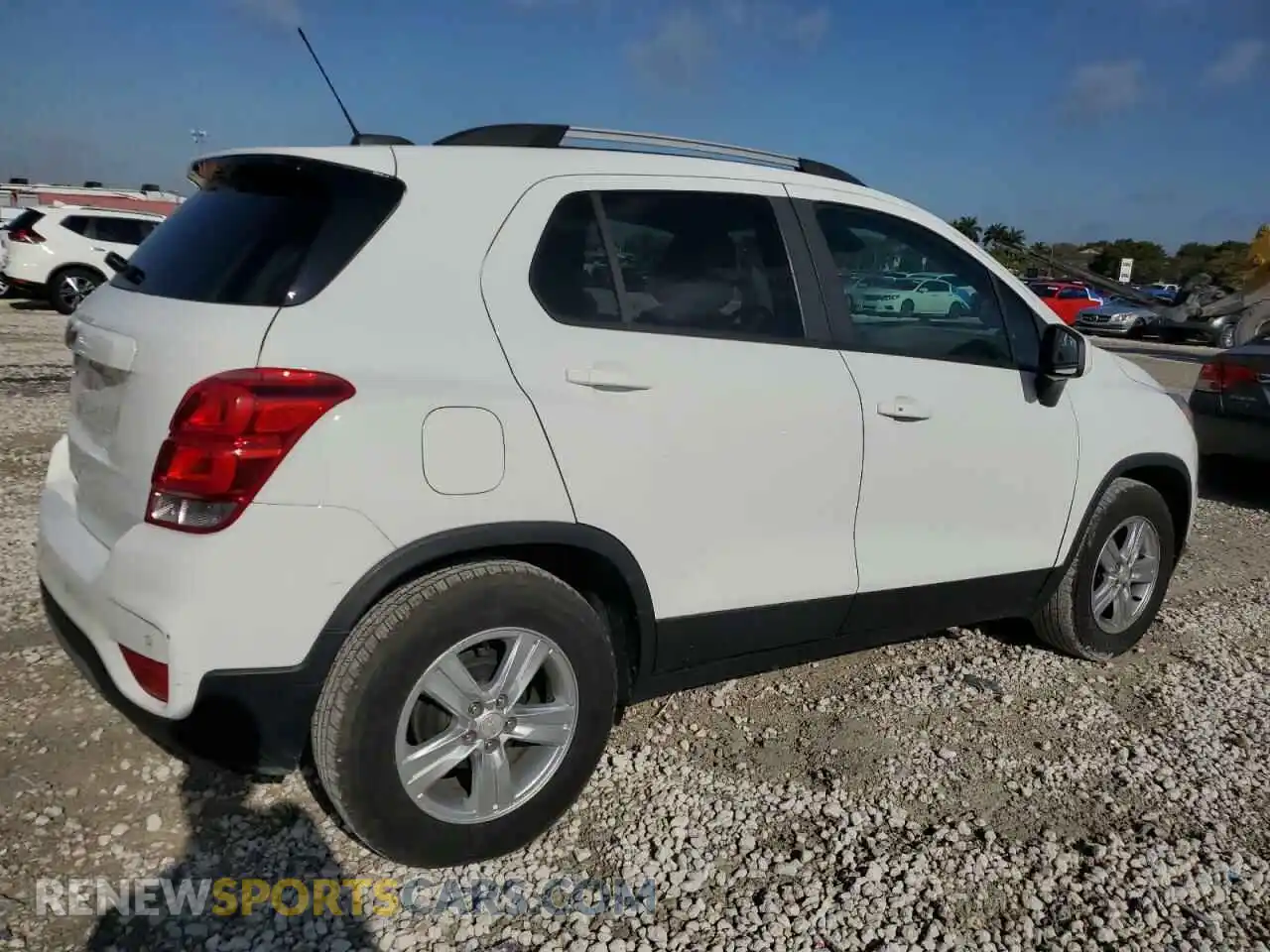 3 Фотография поврежденного автомобиля KL7CJLSM8MB374200 CHEVROLET TRAX 2021