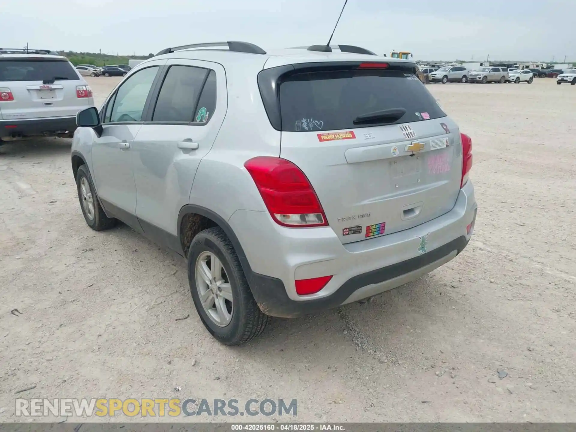 3 Photograph of a damaged car KL7CJPSB8MB321938 CHEVROLET TRAX 2021