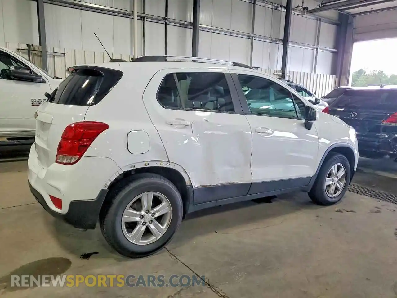 3 Photograph of a damaged car KL7CJPSM1MB364003 CHEVROLET TRAX 2021