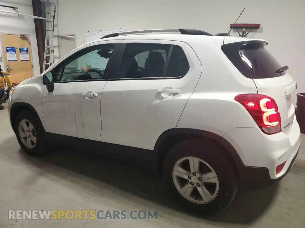2 Photograph of a damaged car KL7CJPSM7MB366788 CHEVROLET TRAX 2021
