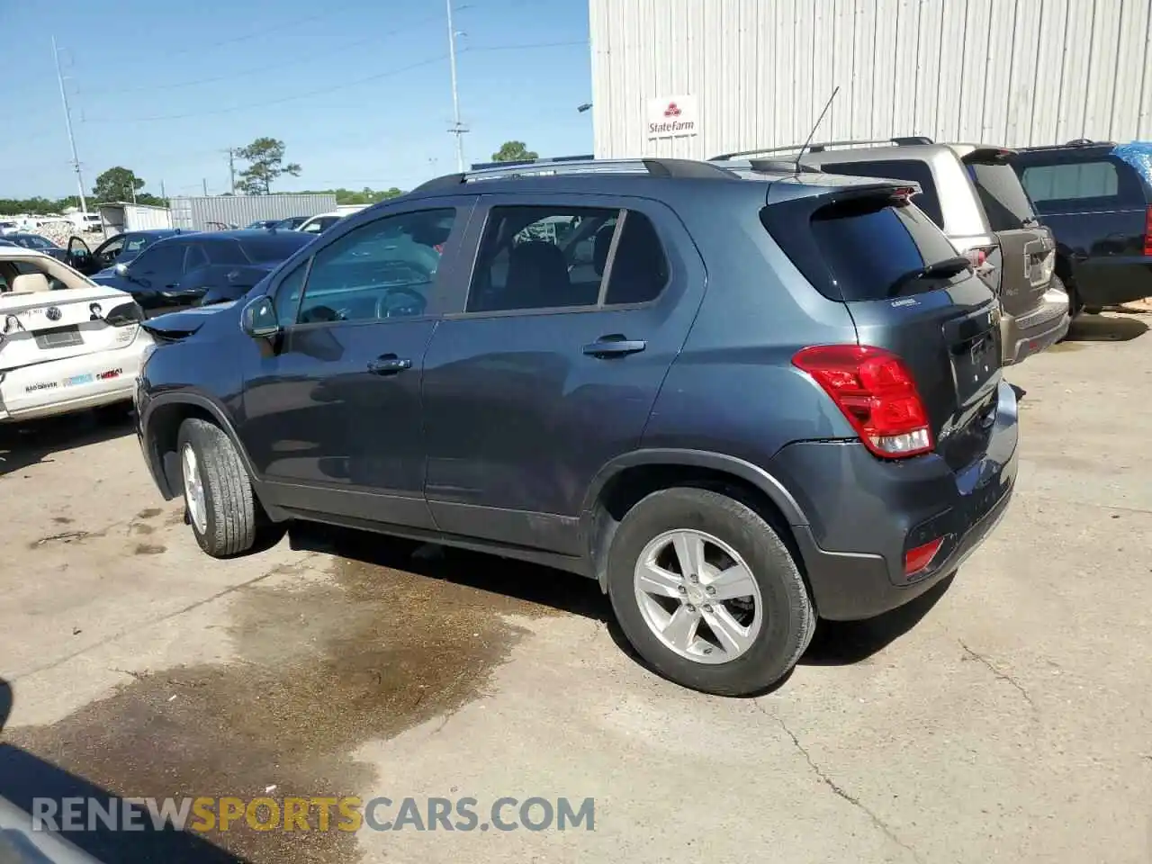 2 Photograph of a damaged car KL7CJPSMXMB360662 CHEVROLET TRAX 2021