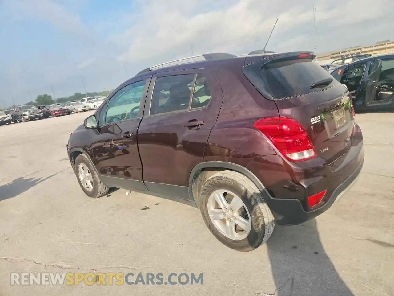 2 Photograph of a damaged car KL7CJLSM1NB568097 CHEVROLET TRAX 2022