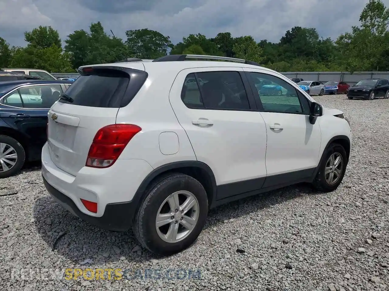3 Photograph of a damaged car KL7CJLSM4NB508282 CHEVROLET TRAX 2022