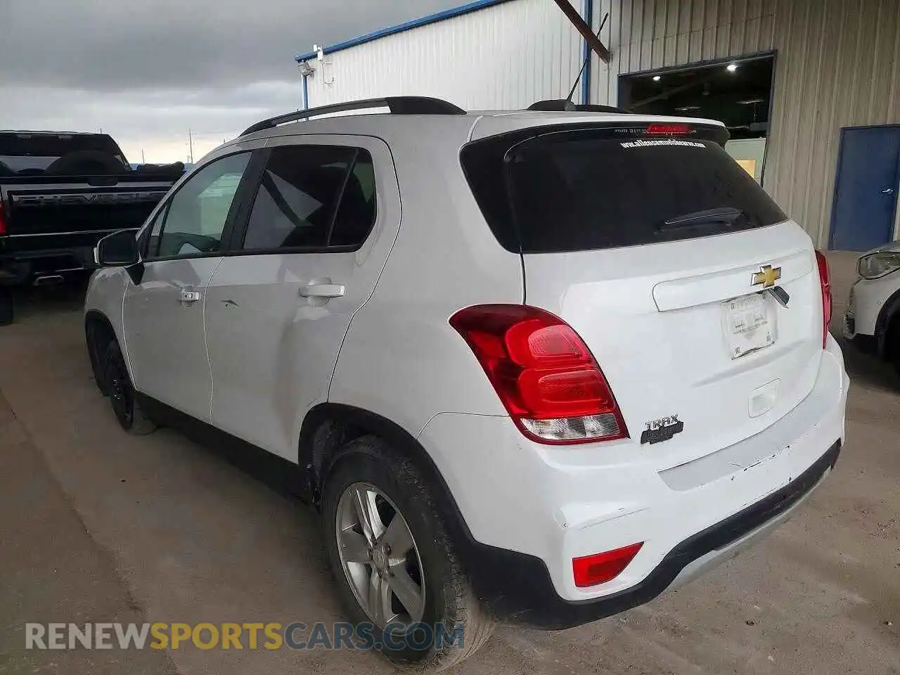 2 Photograph of a damaged car KL7CJLSM6NB510597 CHEVROLET TRAX 2022