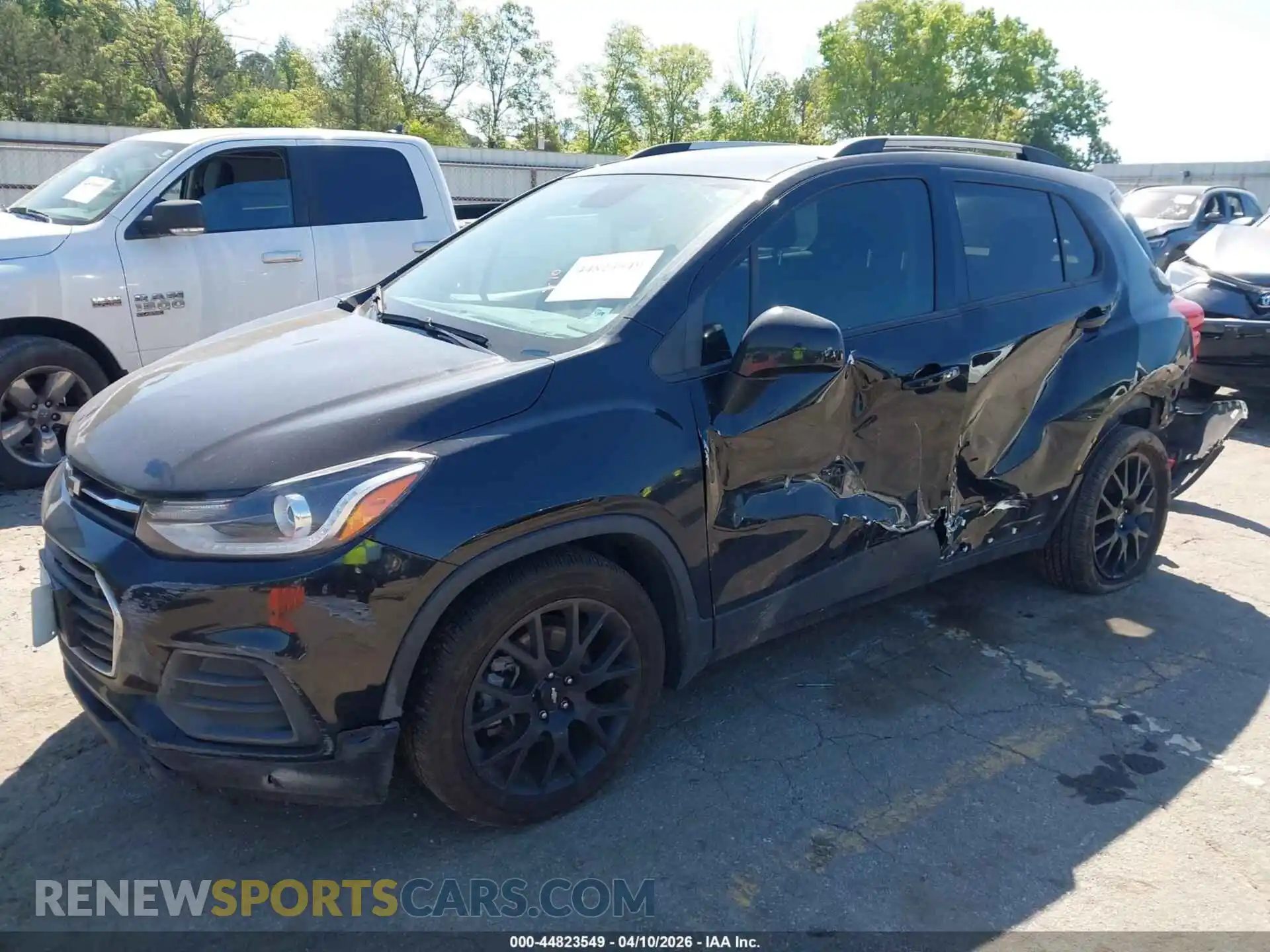 2 Photograph of a damaged car KL7CJLSM7NB528591 CHEVROLET TRAX 2022