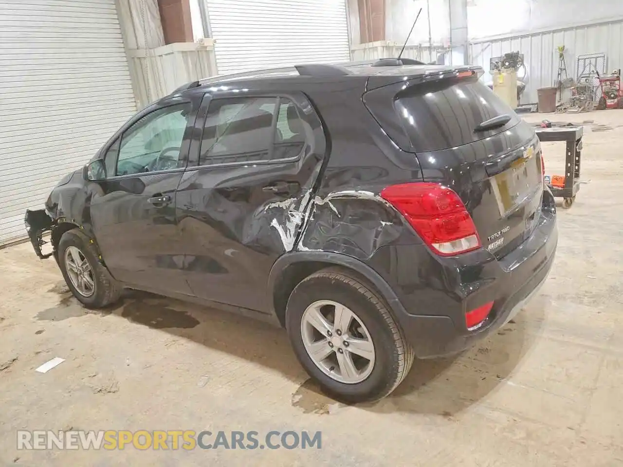 2 Photograph of a damaged car KL7CJPSM1NB511700 CHEVROLET TRAX 2022