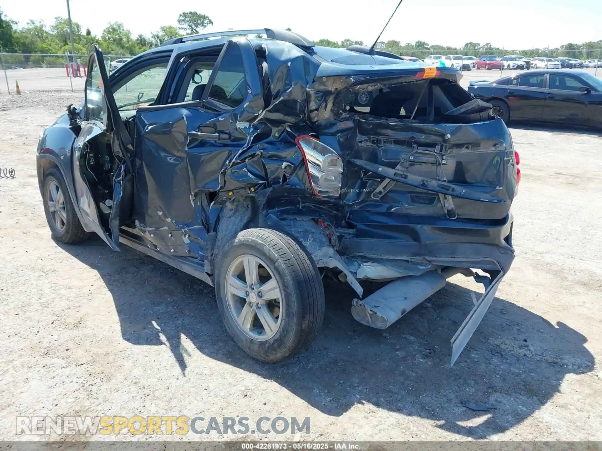 3 Photograph of a damaged car KL7CJPSMXNB557865 CHEVROLET TRAX 2022