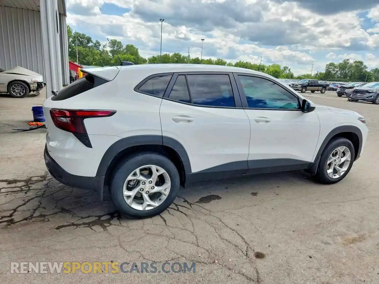 3 Фотография поврежденного автомобиля KL77LFE20RC057598 CHEVROLET TRAX 2024