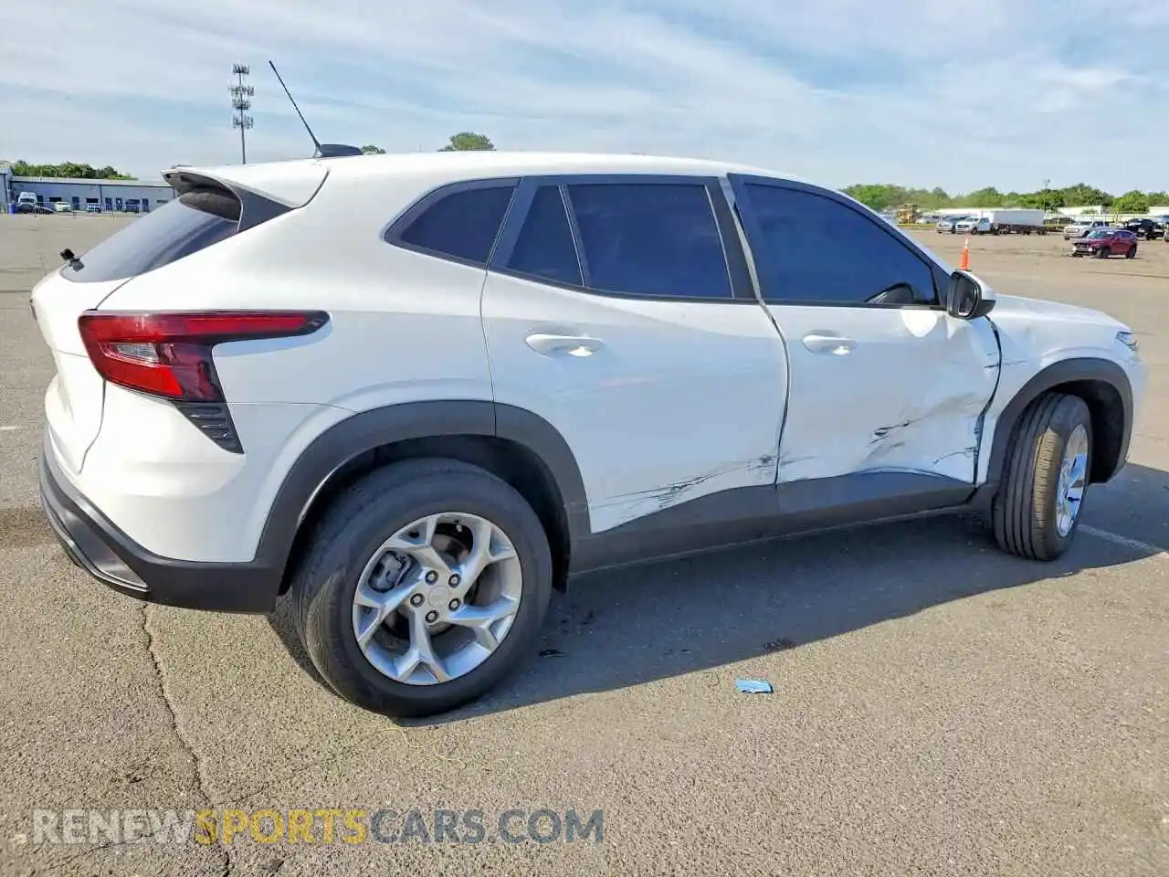 3 Фотография поврежденного автомобиля KL77LFE20RC064356 CHEVROLET TRAX 2024