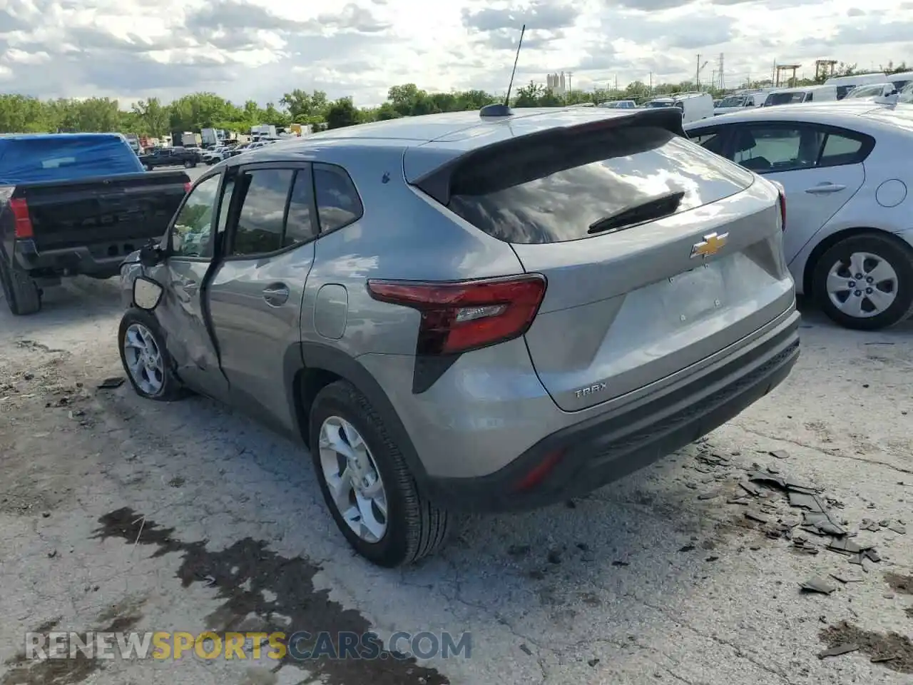 2 Photograph of a damaged car KL77LFE20RC132977 CHEVROLET TRAX 2024