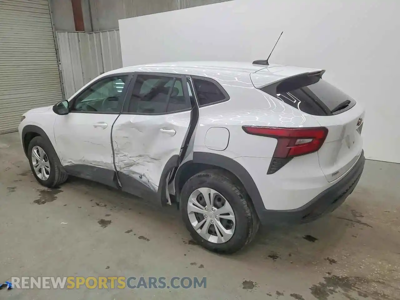 2 Photograph of a damaged car KL77LFE21RC227547 CHEVROLET TRAX 2024