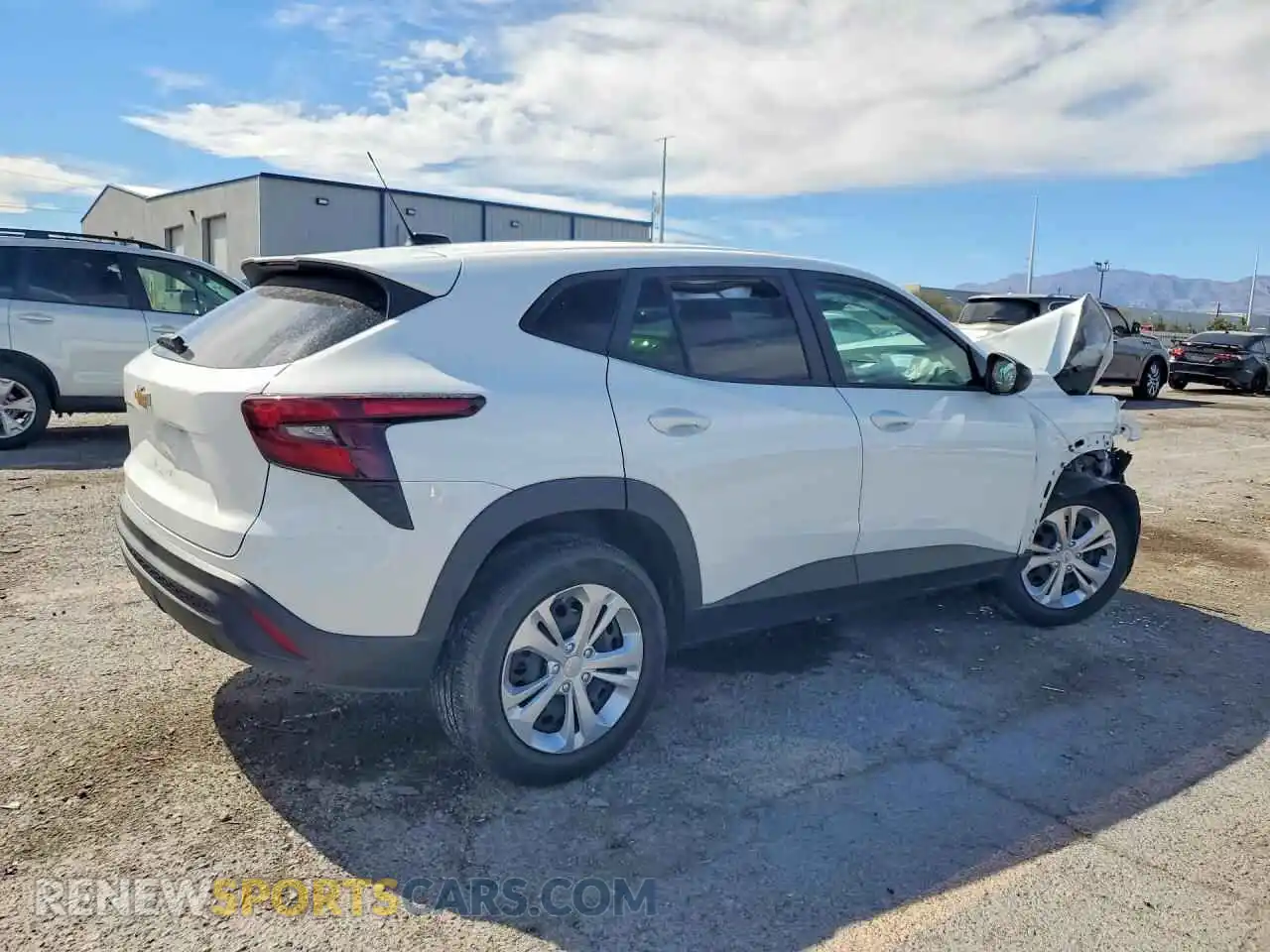 3 Фотография поврежденного автомобиля KL77LFE23RC142984 CHEVROLET TRAX 2024