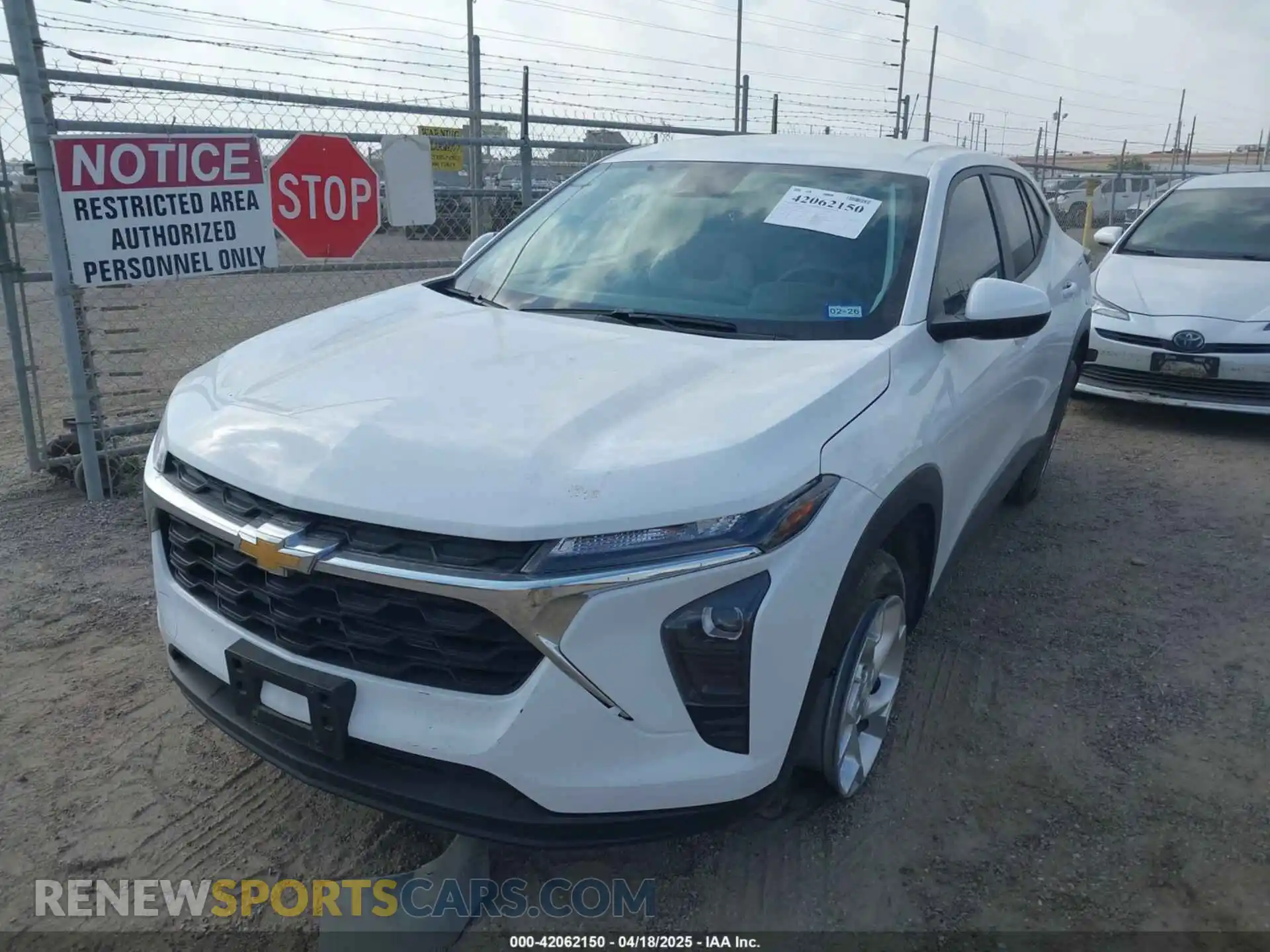 2 Photograph of a damaged car KL77LFE24RC166369 CHEVROLET TRAX 2024