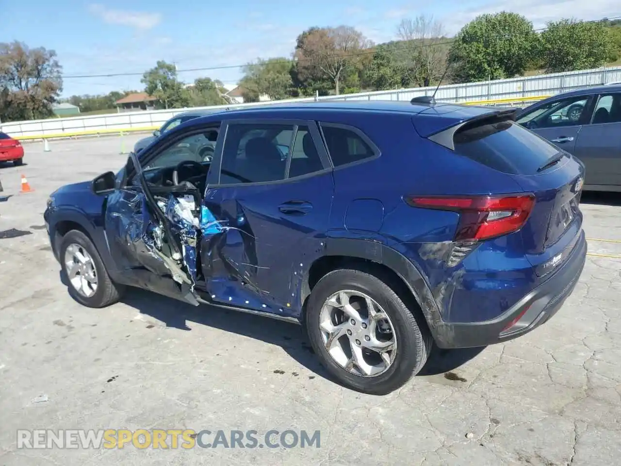 2 Photograph of a damaged car KL77LFE25RC100879 CHEVROLET TRAX 2024