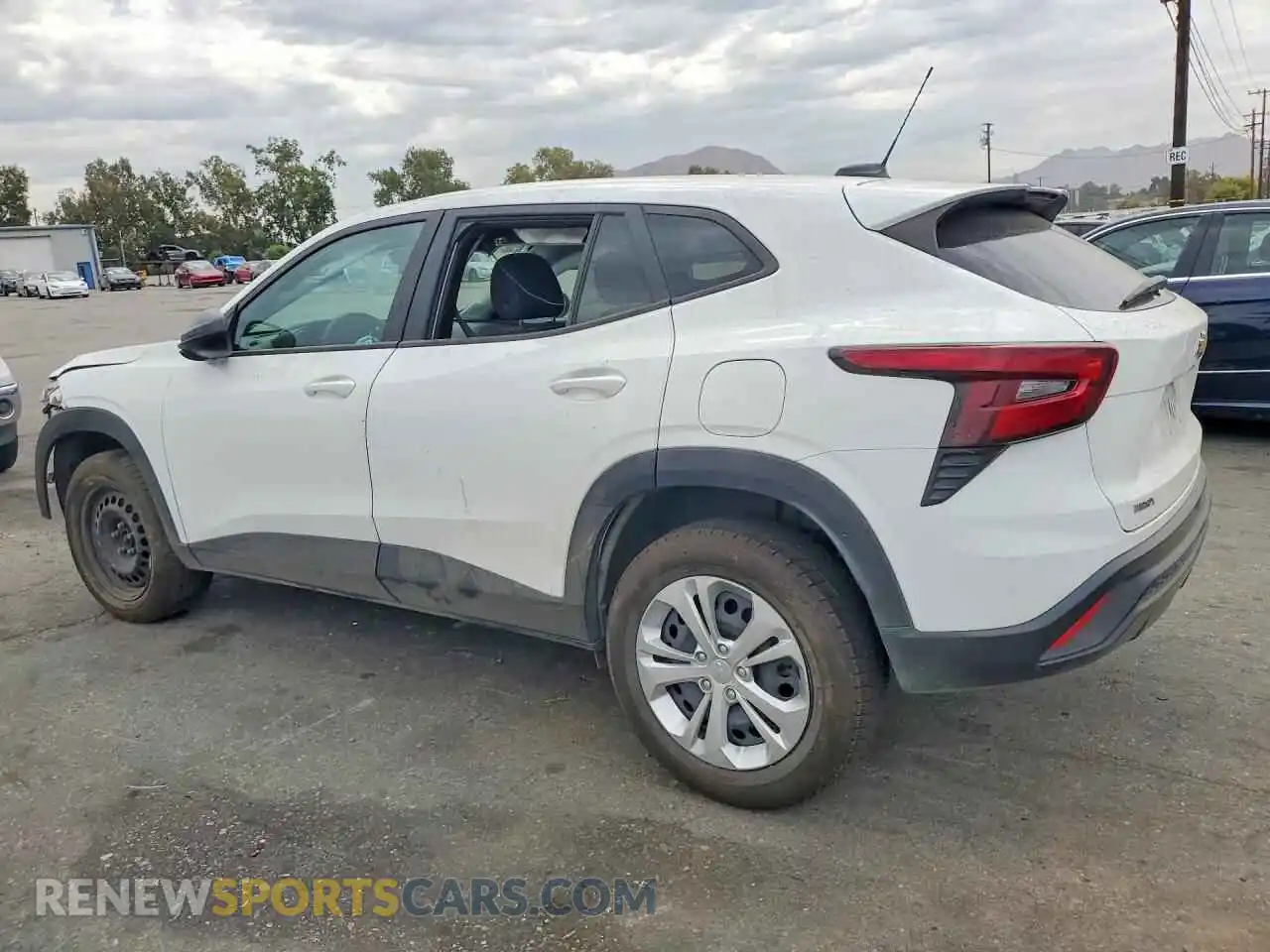 2 fotografías del automóvil dañado KL77LFE25RC183861 CHEVROLET TRAX 2024