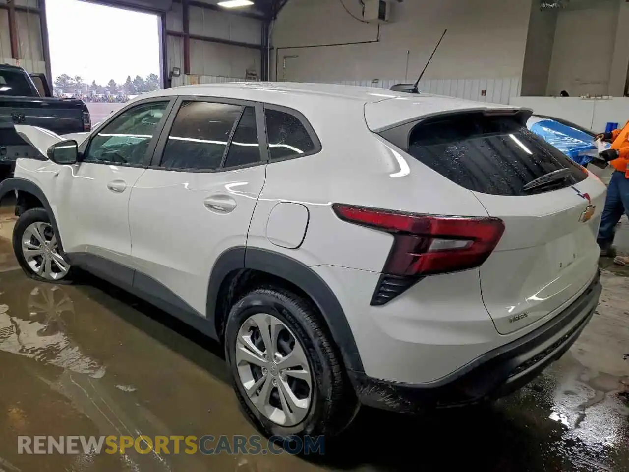 2 Photograph of a damaged car KL77LFE25RC200190 CHEVROLET TRAX 2024
