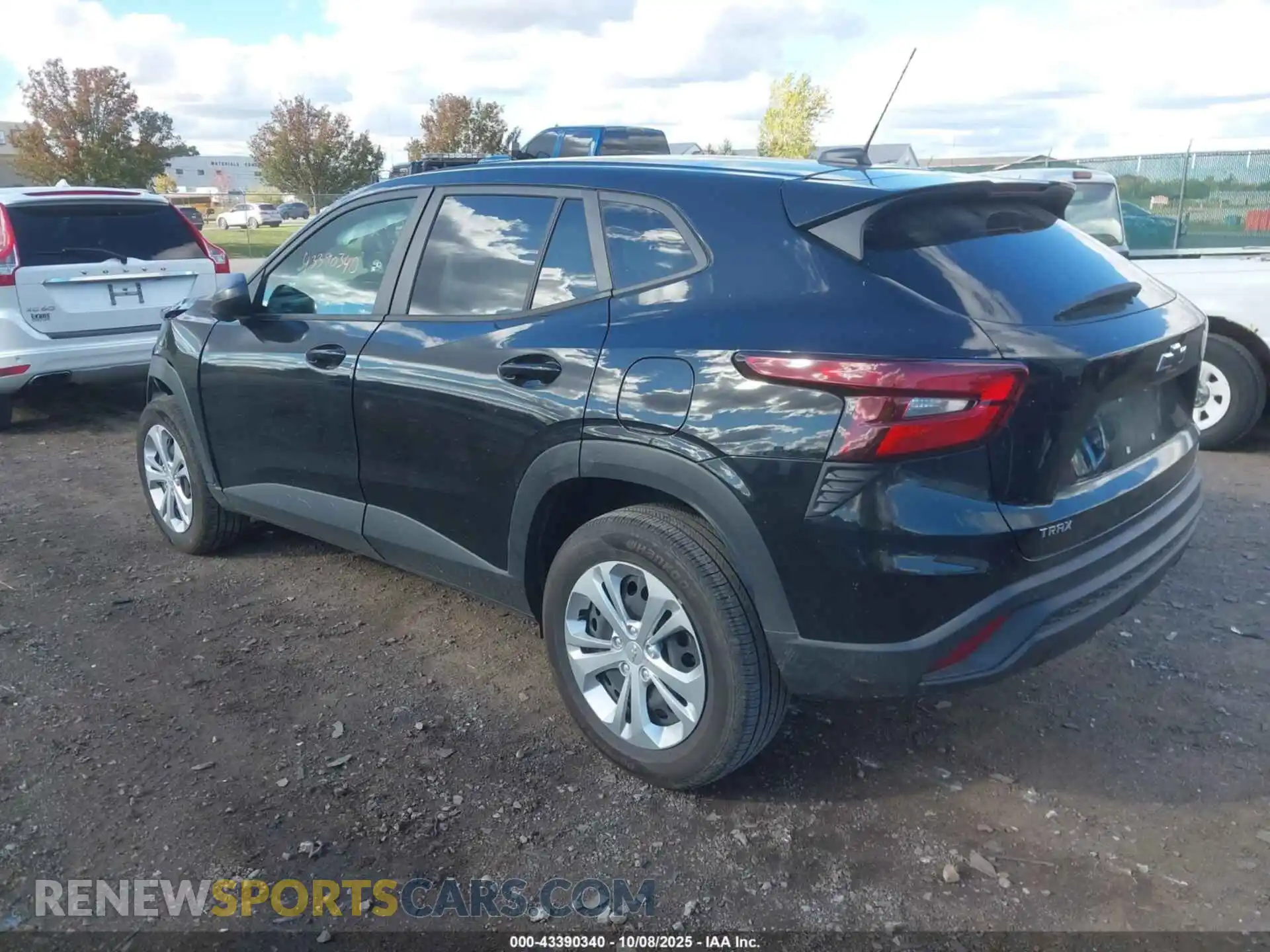 3 Фотография поврежденного автомобиля KL77LFE25RC207348 CHEVROLET TRAX 2024